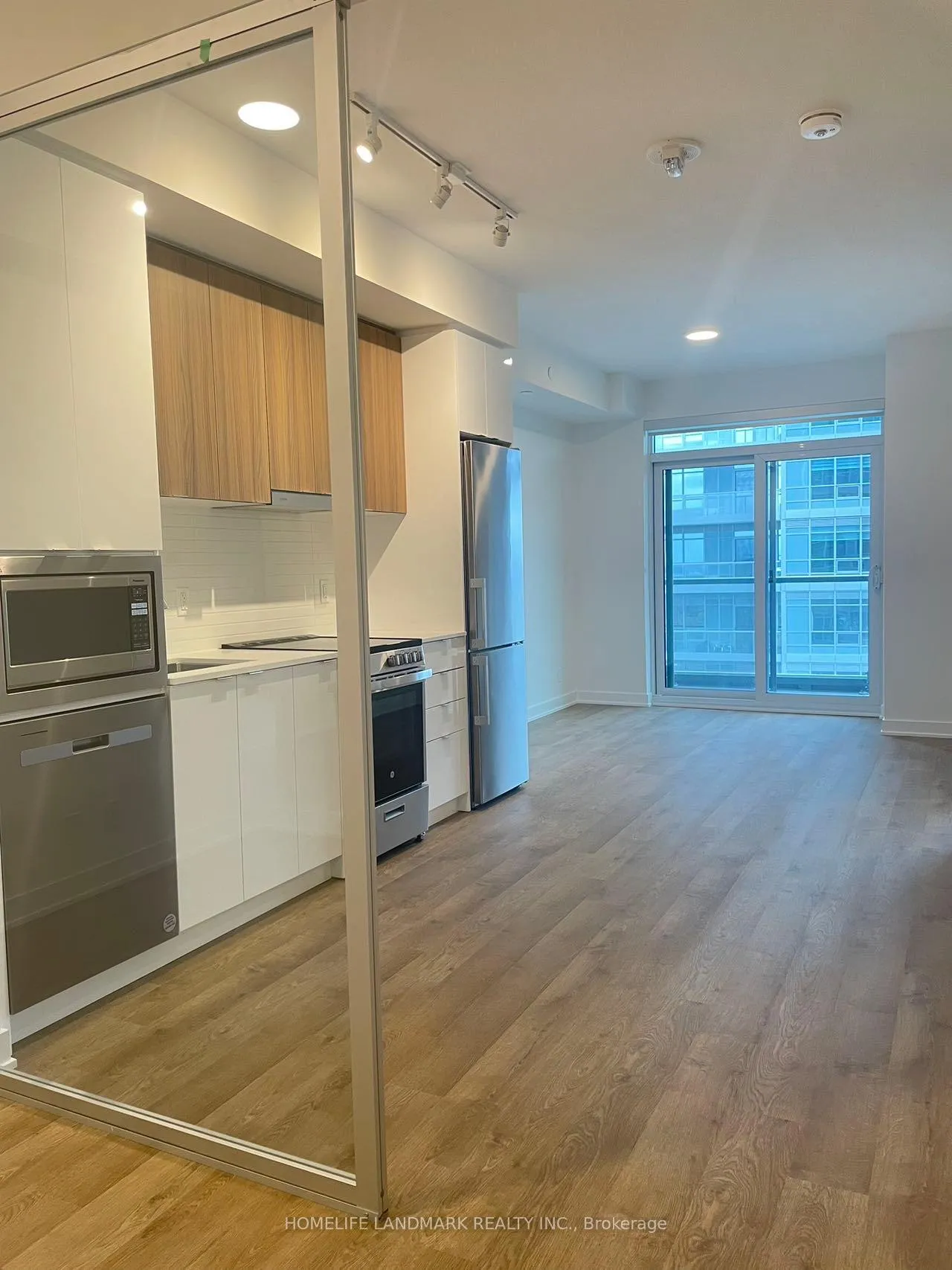 Photo 6 of Unit 1708, 30 Upper Mall Way, Vaughan, Brownridge — HOMEH