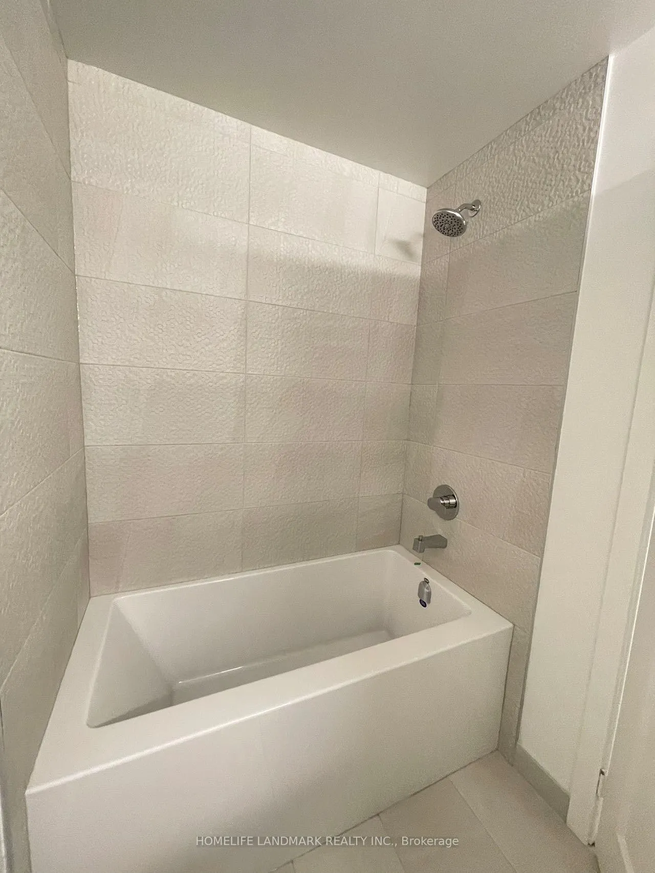Photo 8 of Unit 1708, 30 Upper Mall Way, Vaughan, Brownridge — HOMEH