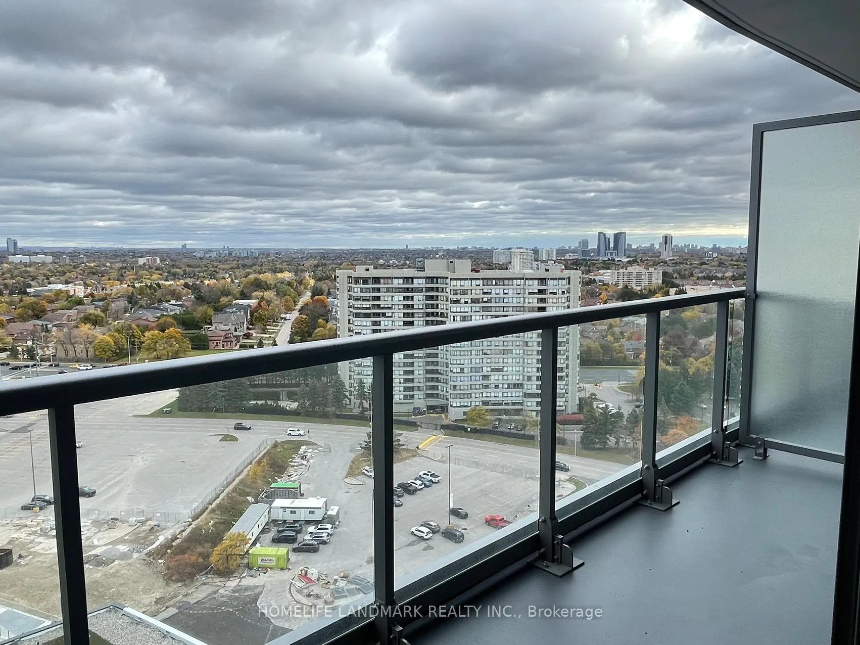 Photo 9 of Unit 1708, 30 Upper Mall Way, Vaughan, Brownridge — HOMEH