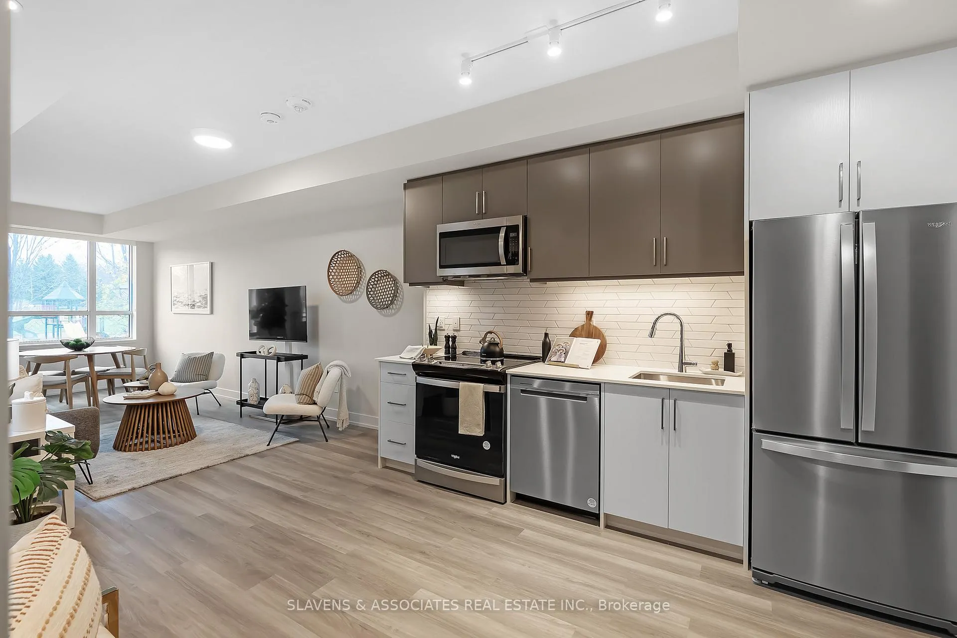 Photo 4 of Unit 1104, 41 Johnson Street, Barrie, North Shore — HOMEH