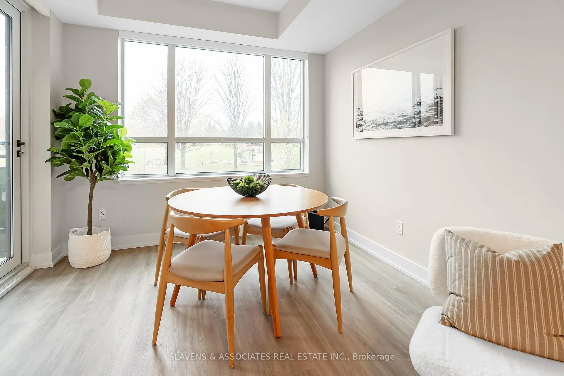 Photo 10 of Unit 1104, 41 Johnson Street, Barrie, North Shore — HOMEH