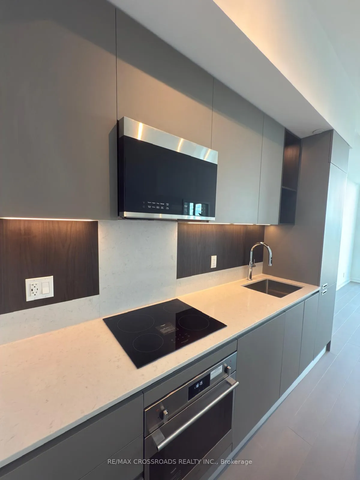 Photo 3 of Unit 3304, 39 Mary Street, Barrie, City Centre — HOMEH