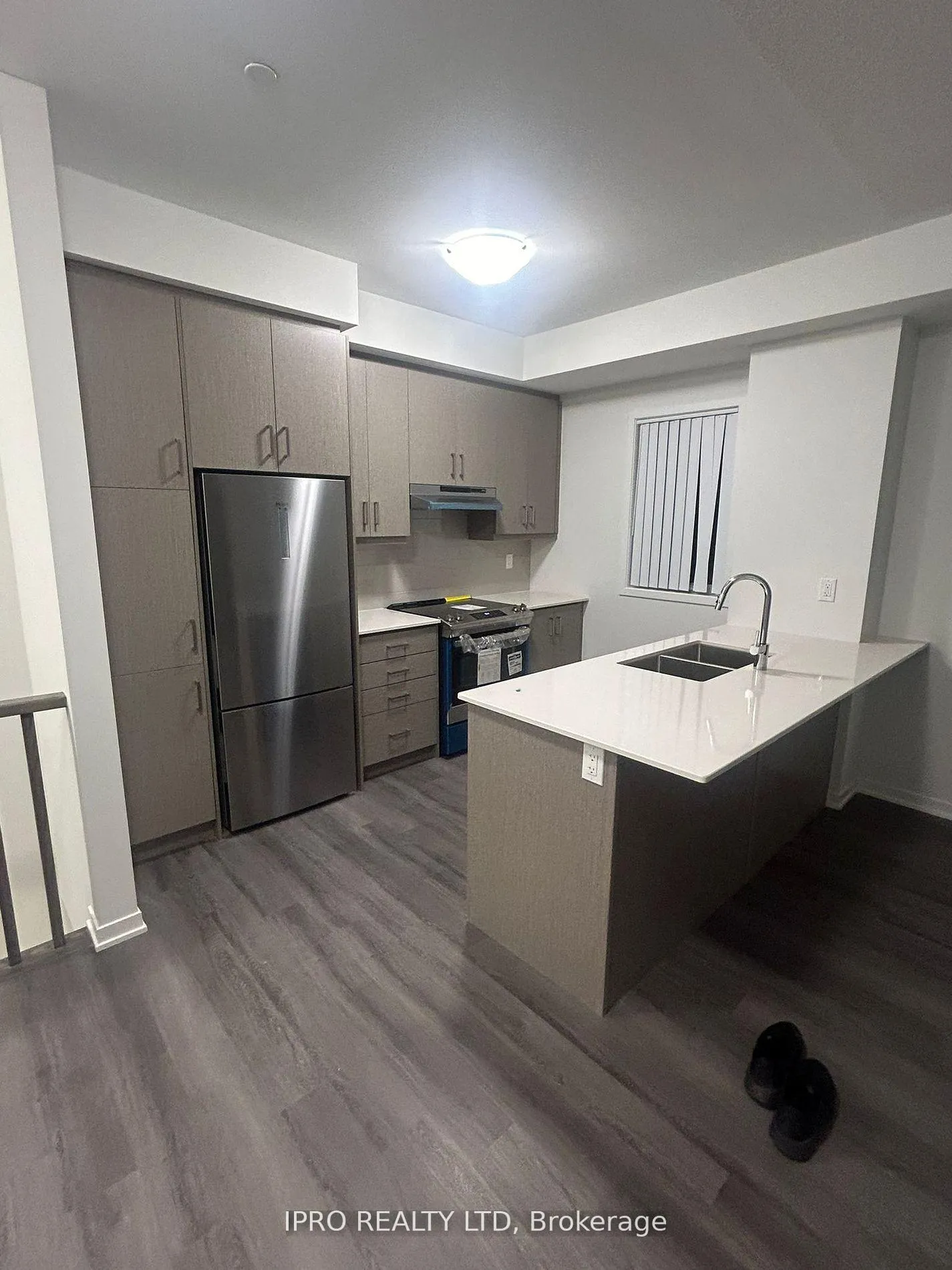 Photo 3 of Unit 358, 100 Honeycrisp Crescent, Vaughan, Vaughan Corporate Centre — HOMEH