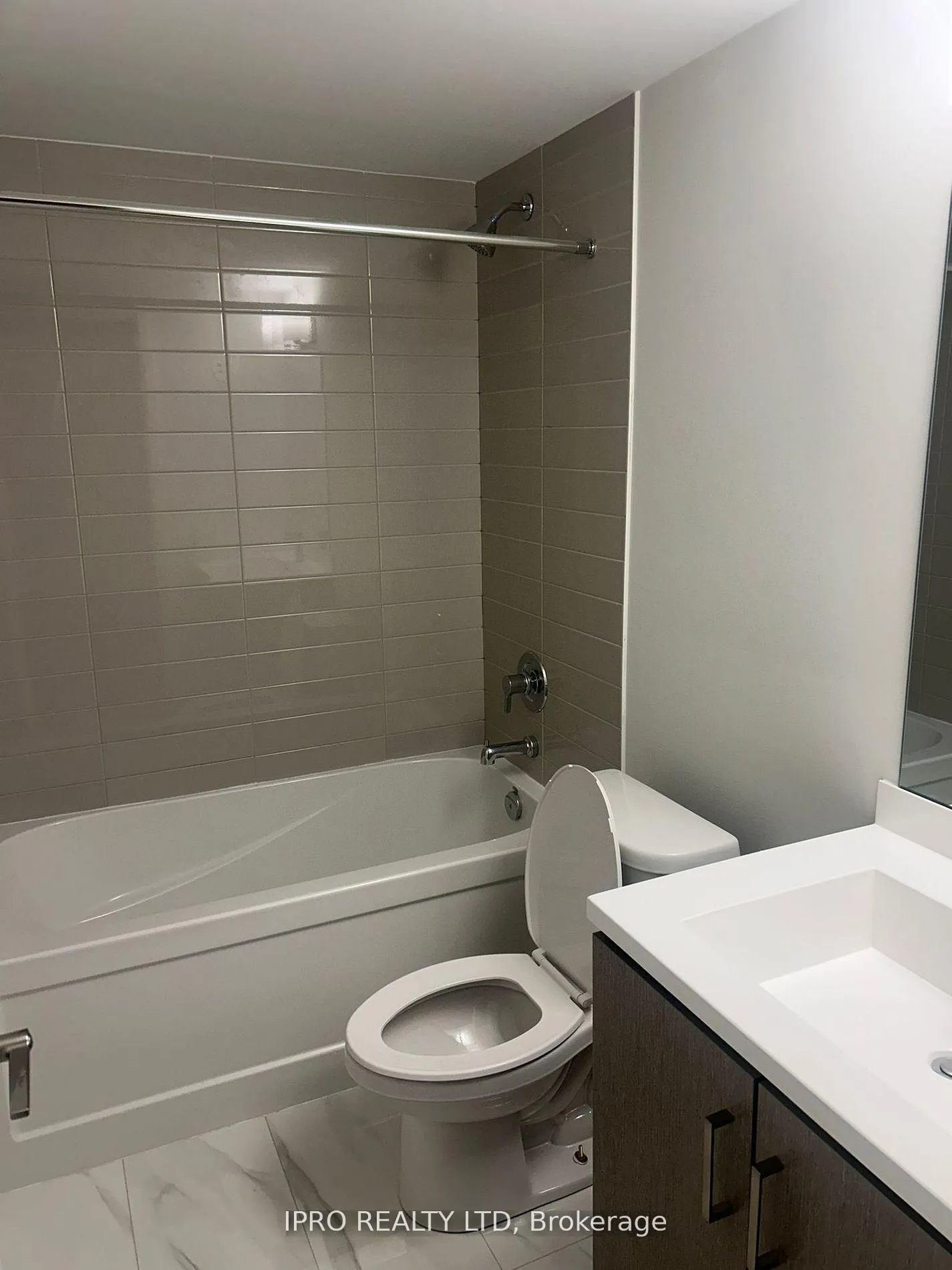Photo 6 of Unit 358, 100 Honeycrisp Crescent, Vaughan, Vaughan Corporate Centre — HOMEH