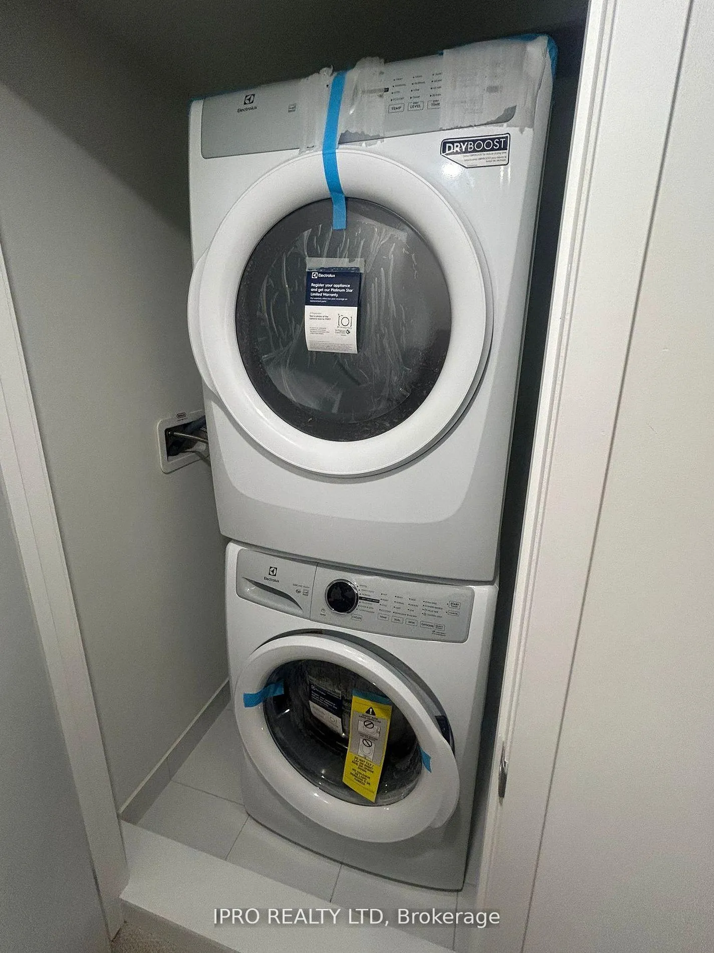 Photo 7 of Unit 358, 100 Honeycrisp Crescent, Vaughan, Vaughan Corporate Centre — HOMEH