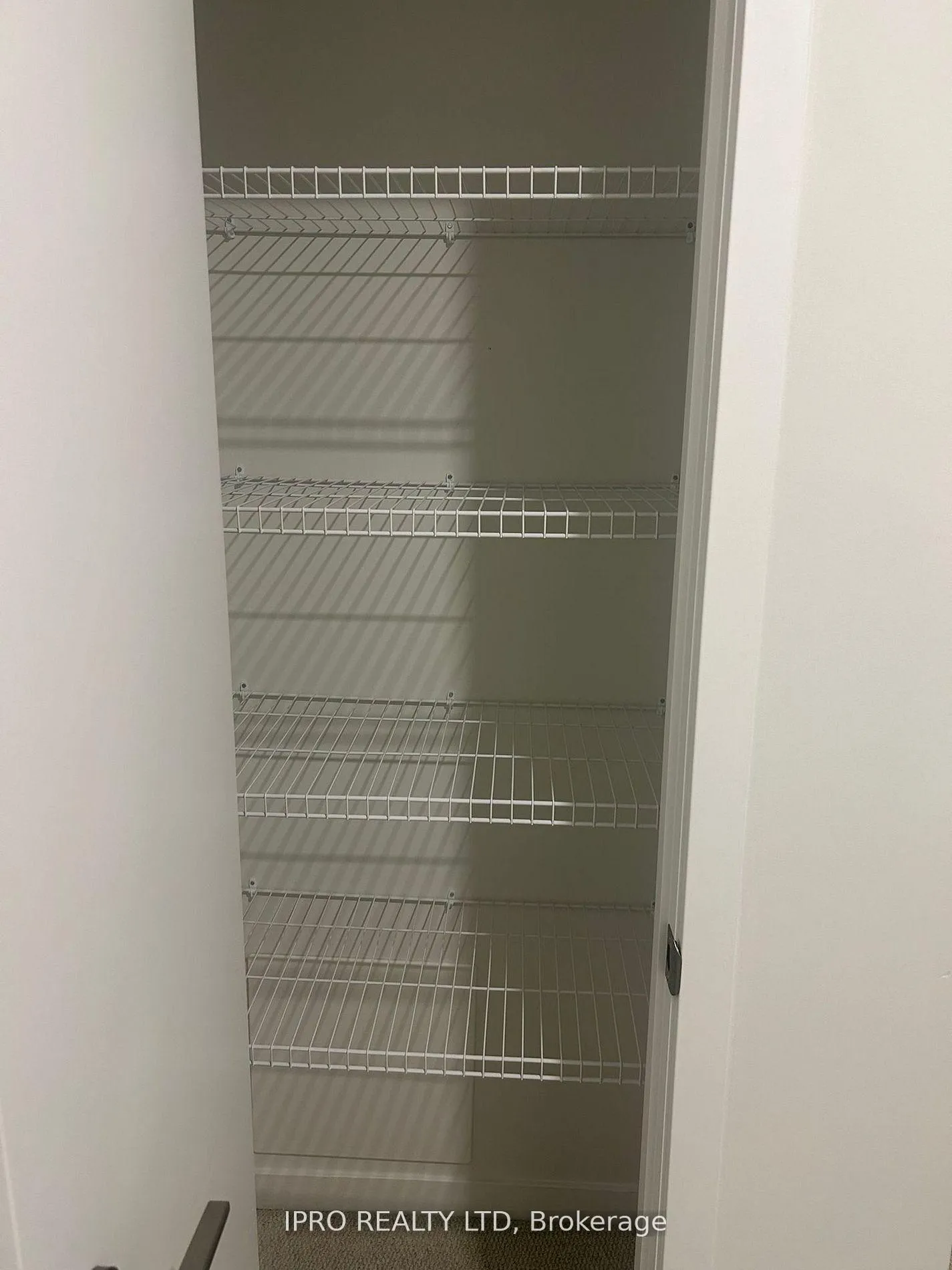 Photo 8 of Unit 358, 100 Honeycrisp Crescent, Vaughan, Vaughan Corporate Centre — HOMEH