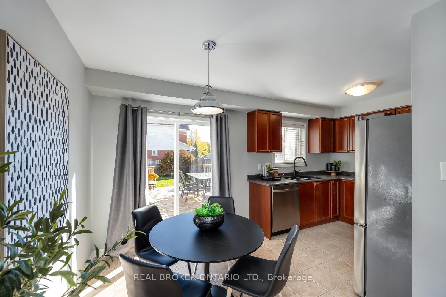 Photo 12 of 265 Bons Avenue, Clarington, Bowmanville — HOMEH