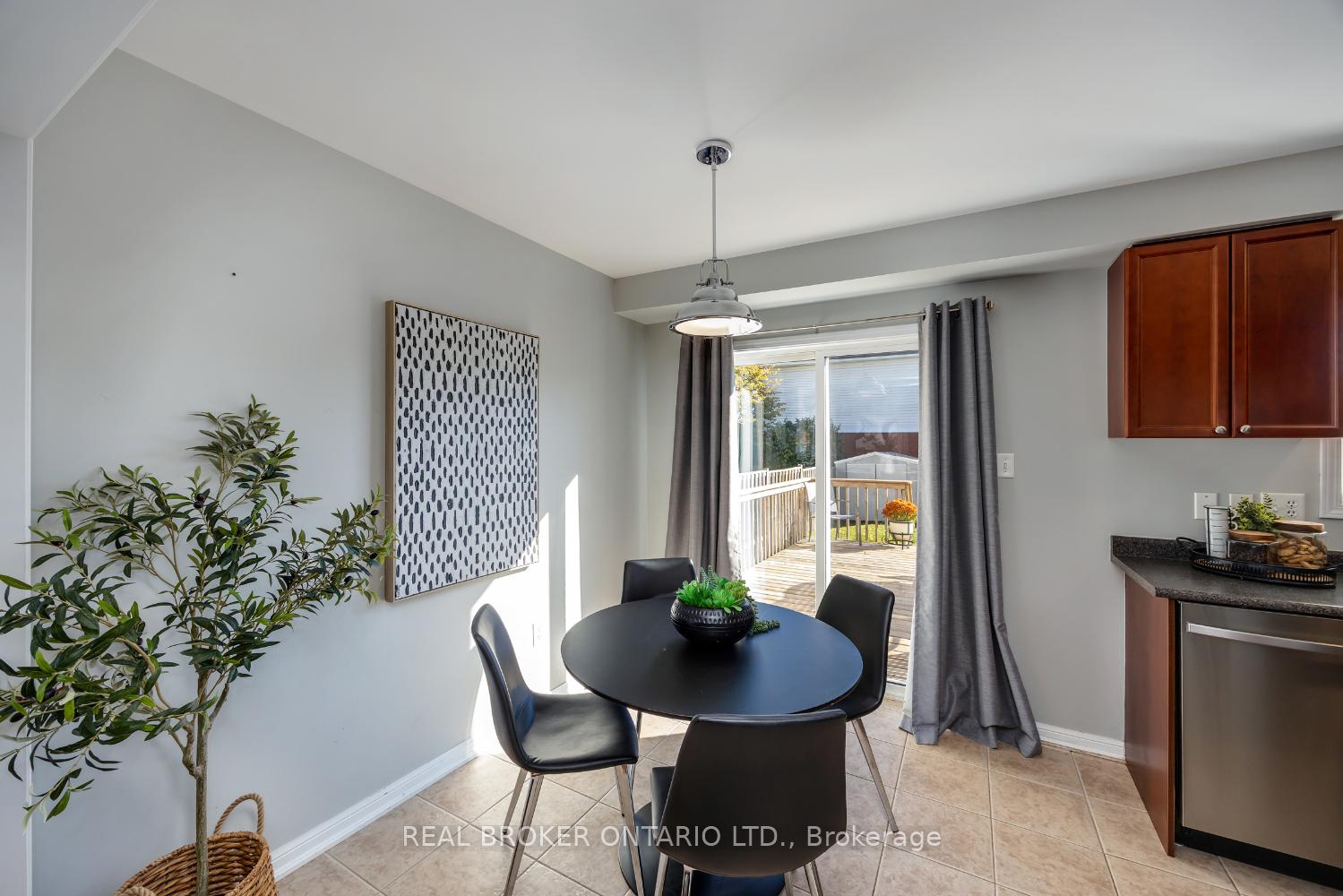 Photo 13 of 265 Bons Avenue, Clarington, Bowmanville — HOMEH