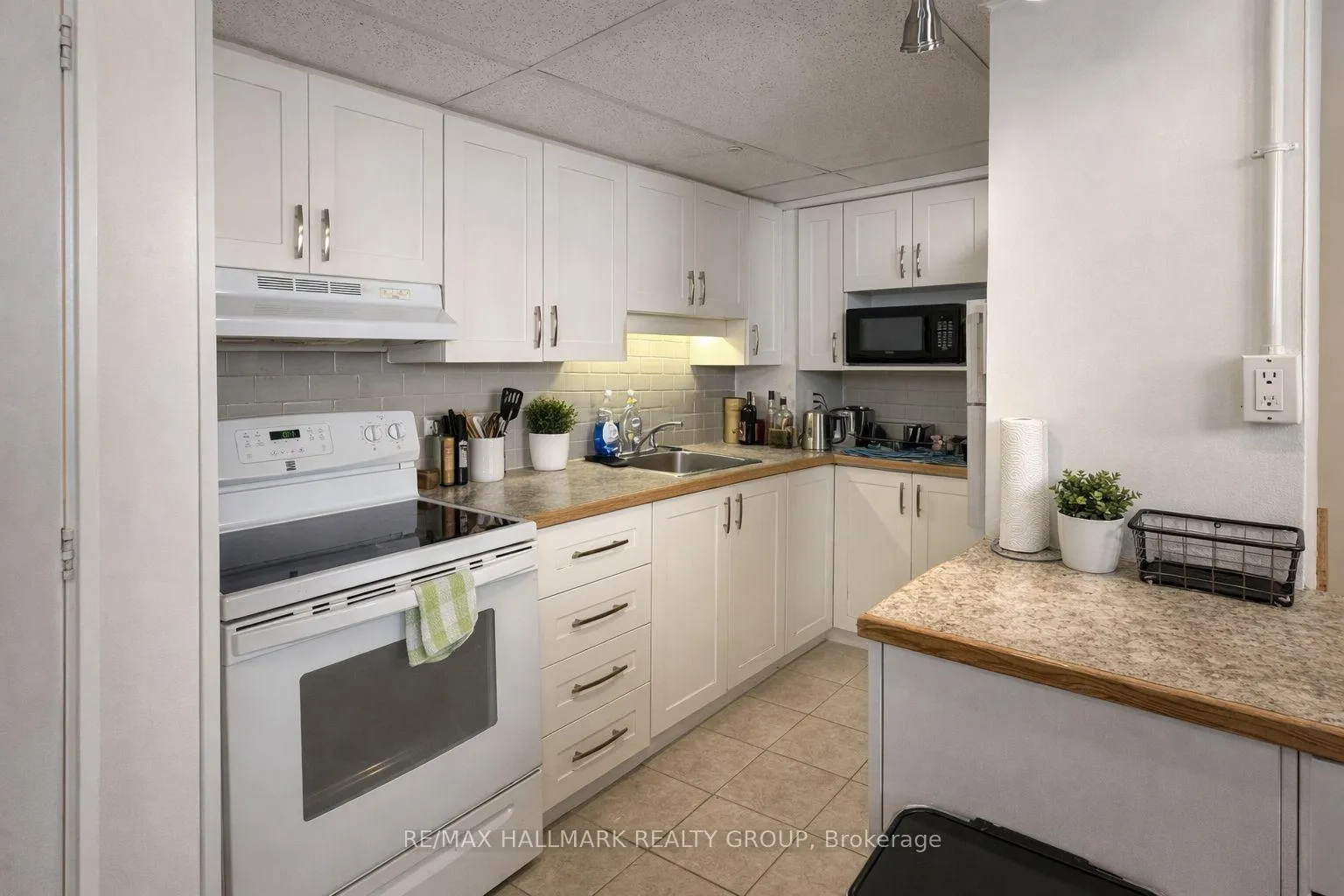 Photo 5 of Unit 3, 86 Gilchrist Avenue, Ottawa, Ottawa West — HOMEH