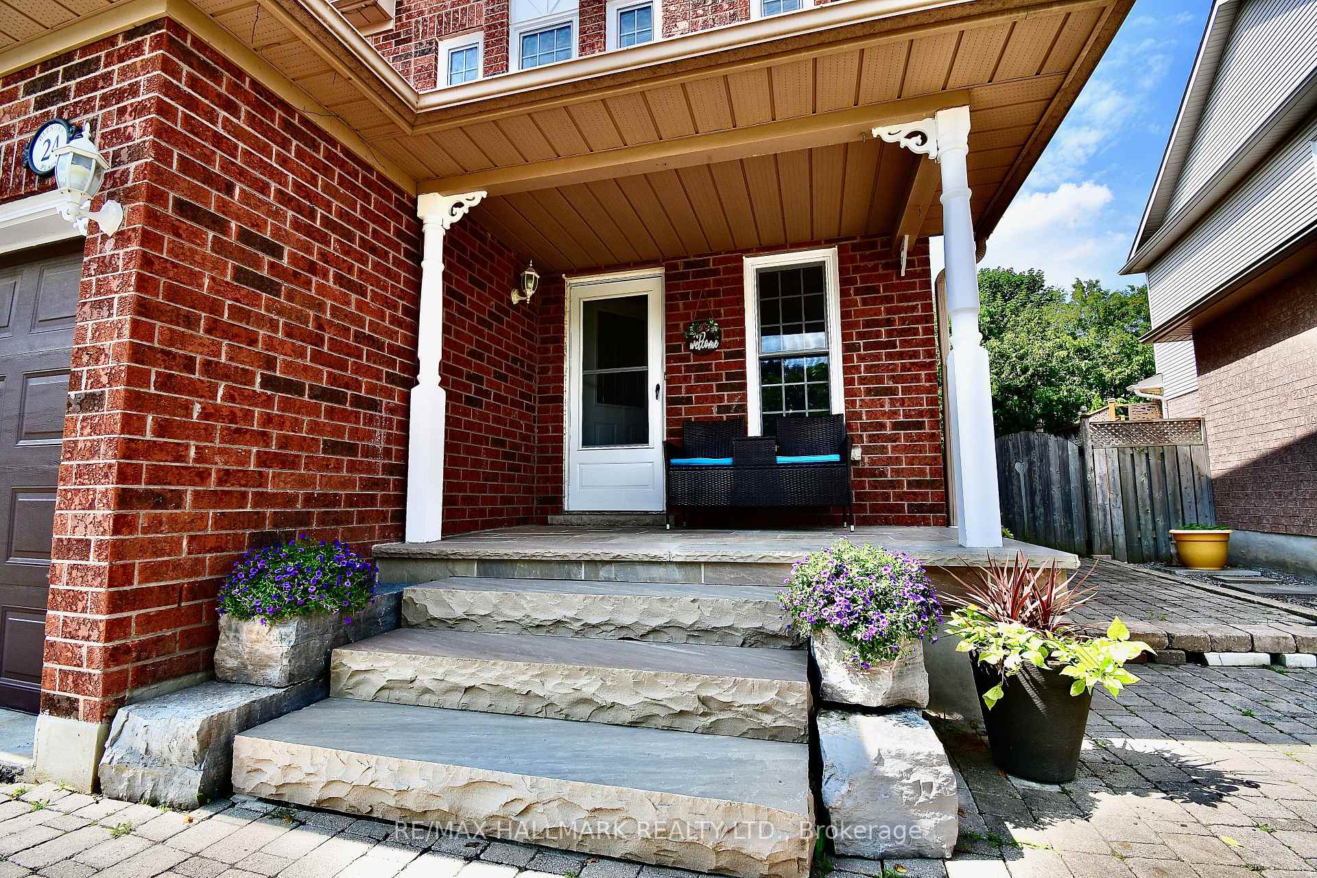 Photo 2 of 24 Glenora Place, Georgina, Keswick North — HOMEH