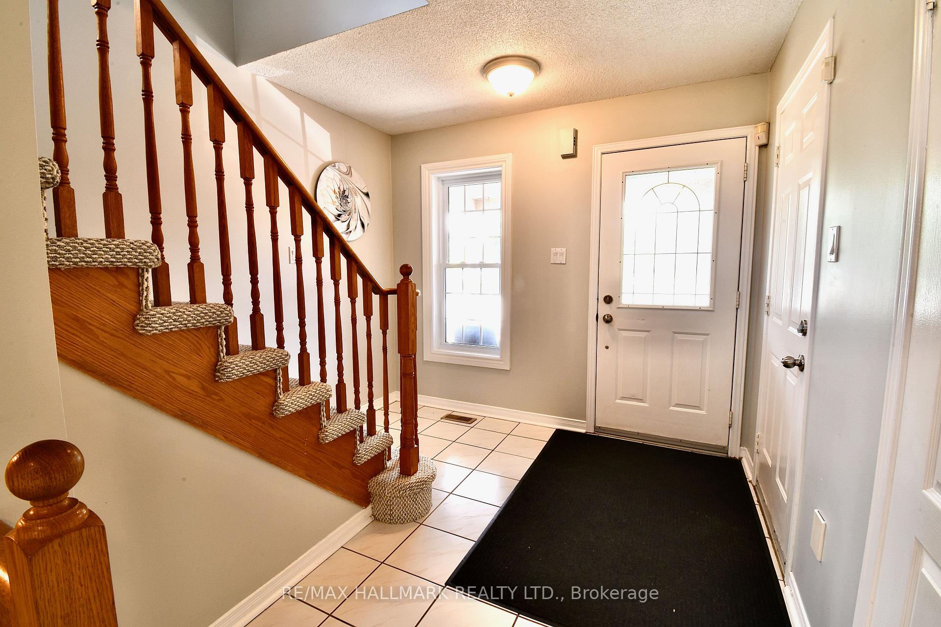 Photo 3 of 24 Glenora Place, Georgina, Keswick North — HOMEH