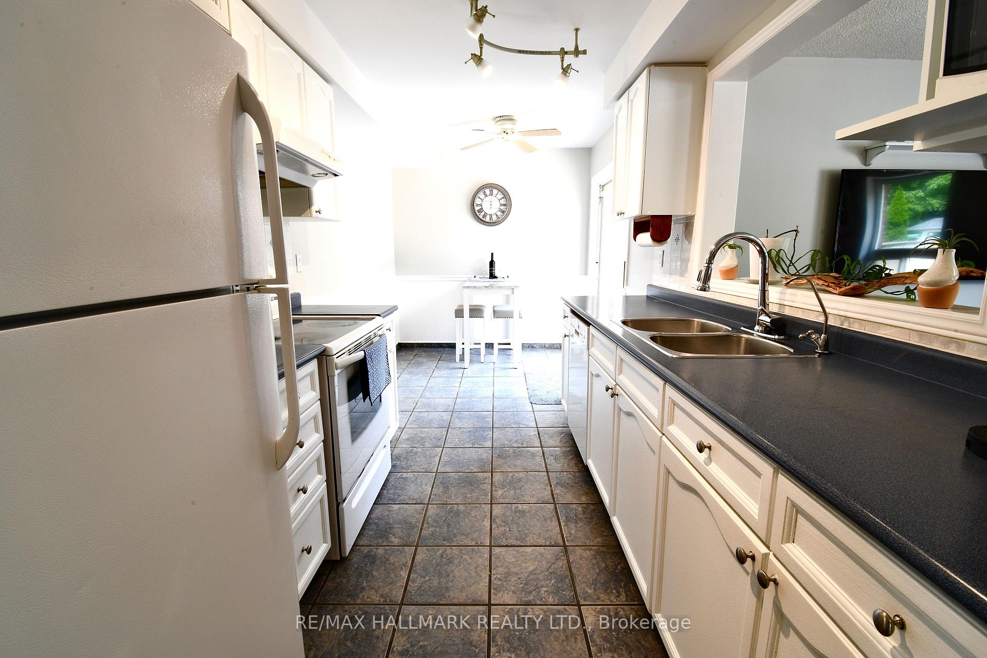 Photo 10 of 24 Glenora Place, Georgina, Keswick North — HOMEH