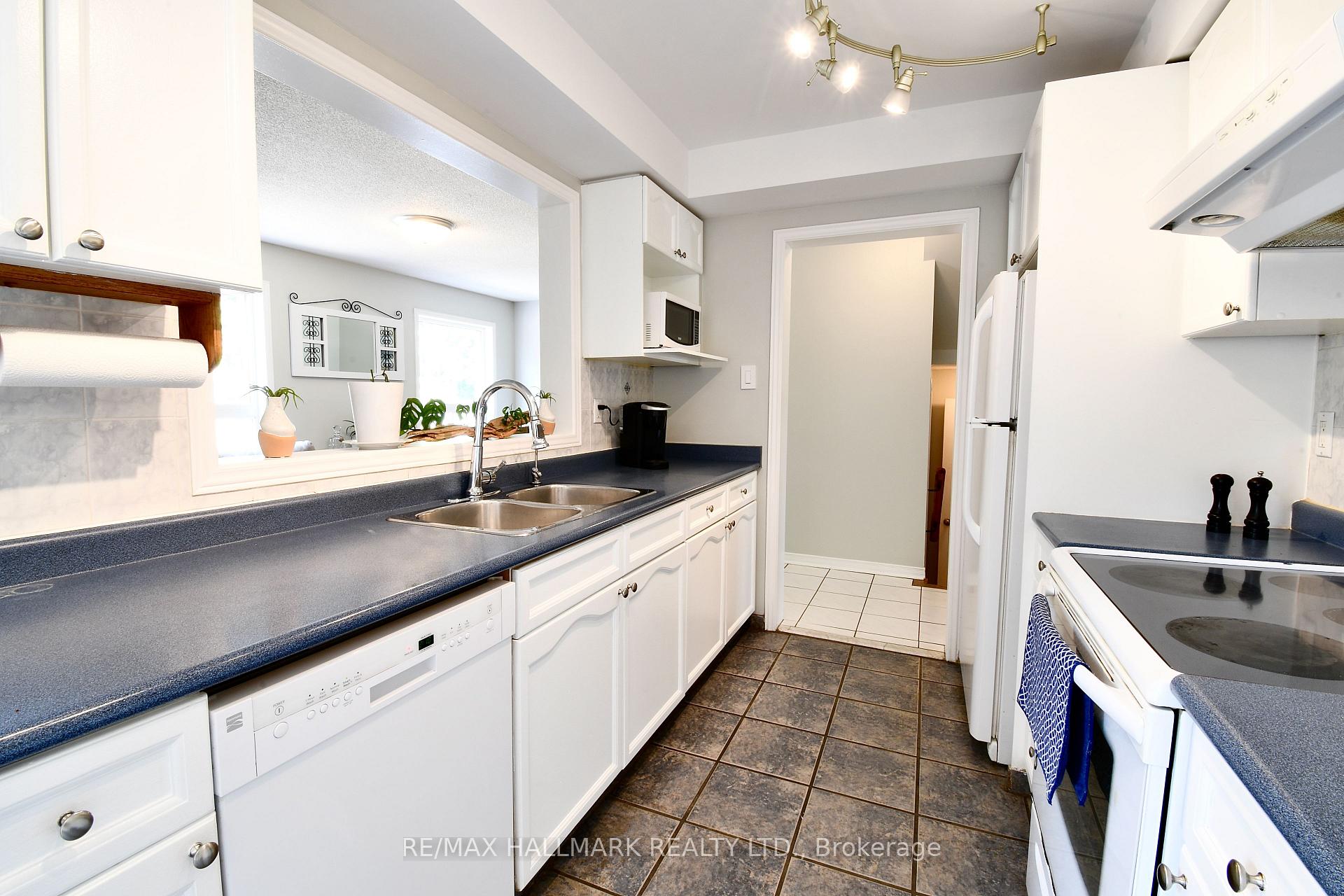 Photo 11 of 24 Glenora Place, Georgina, Keswick North — HOMEH