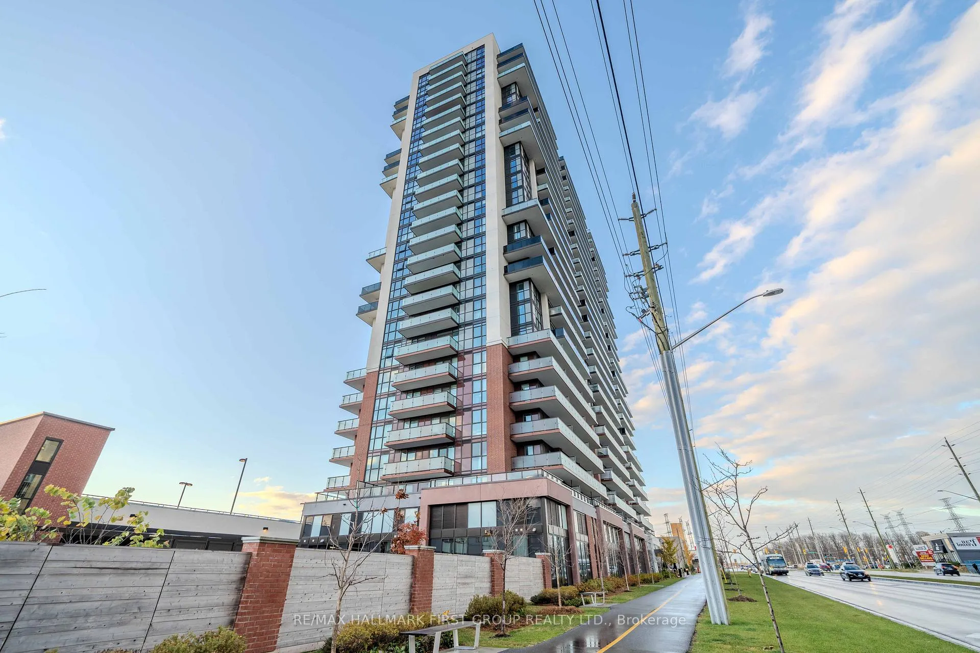 Photo 5 of Unit 311, 2550 Simcoe Street N, Oshawa, Windfields — HOMEH