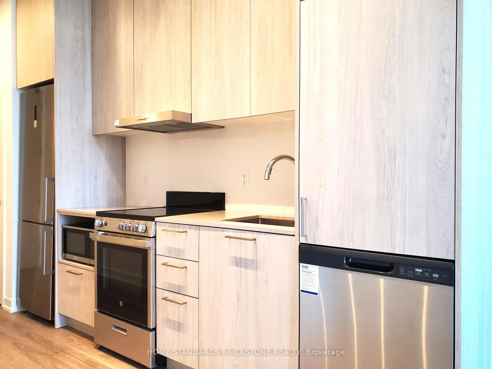 Photo 3 of Unit 3202, 195 Commerce Street, Vaughan, Vaughan Corporate Centre — HOMEH