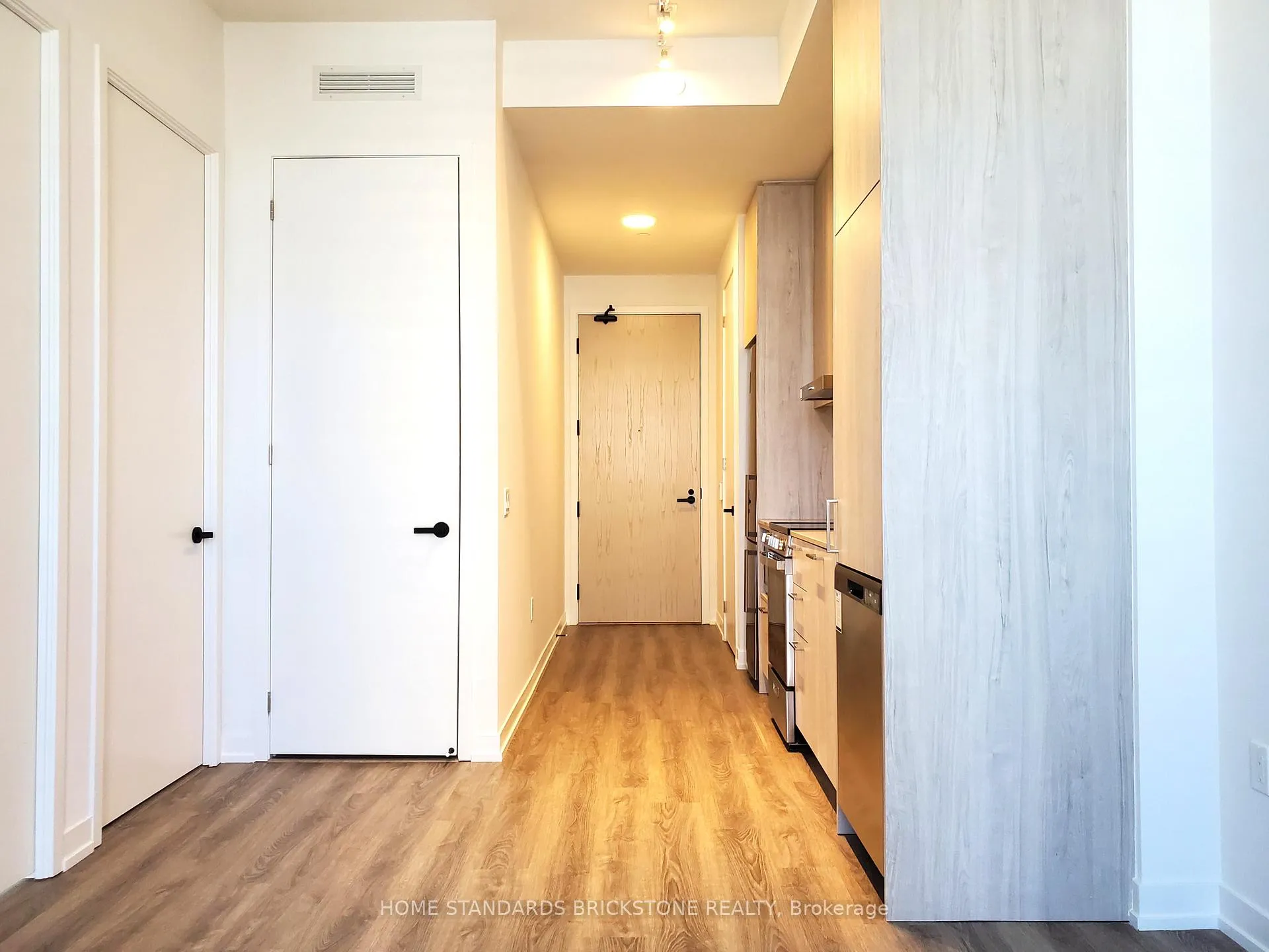 Photo 9 of Unit 3202, 195 Commerce Street, Vaughan, Vaughan Corporate Centre — HOMEH