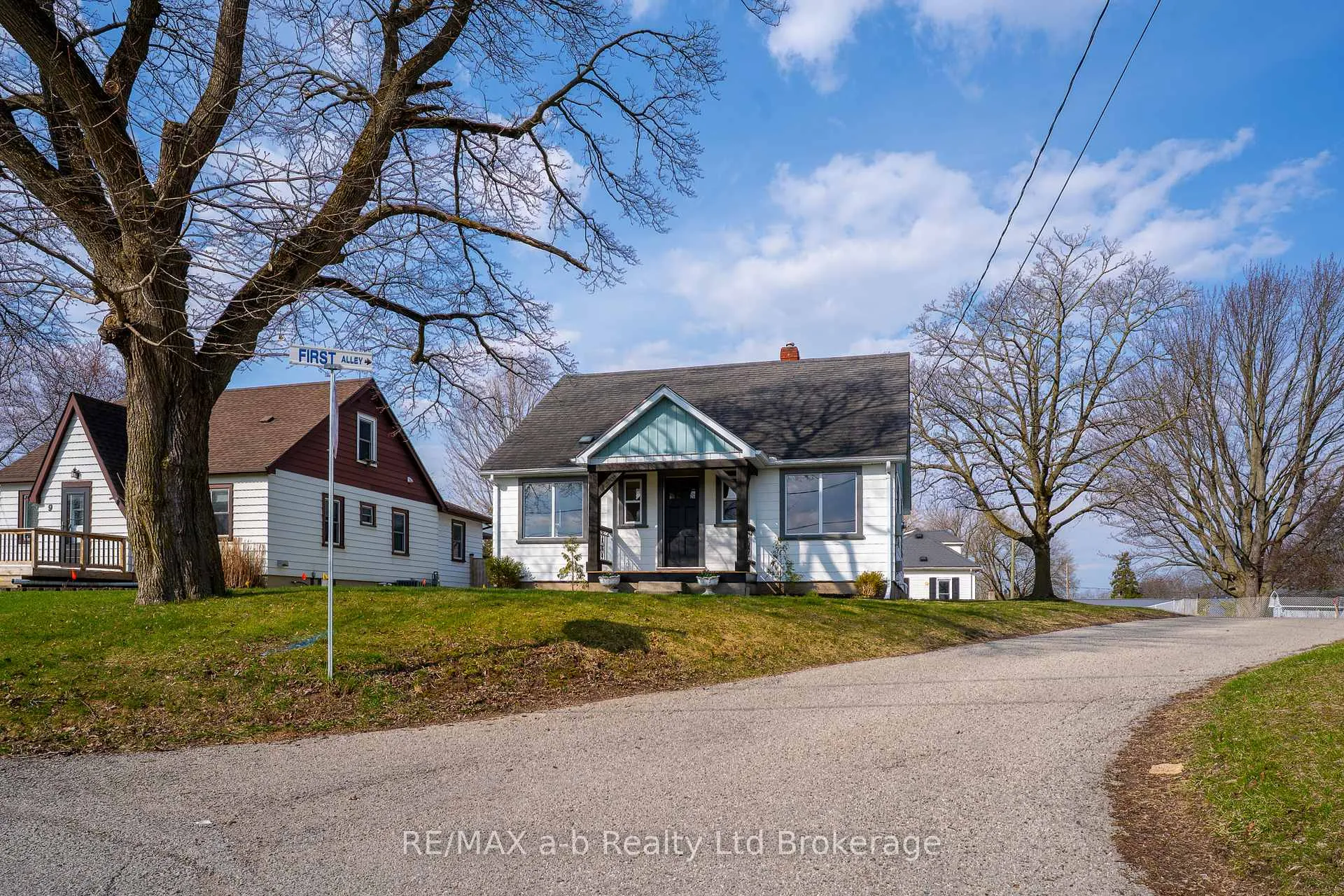 Photo 1 of 7 Ball Street, Tillsonburg — HOMEH