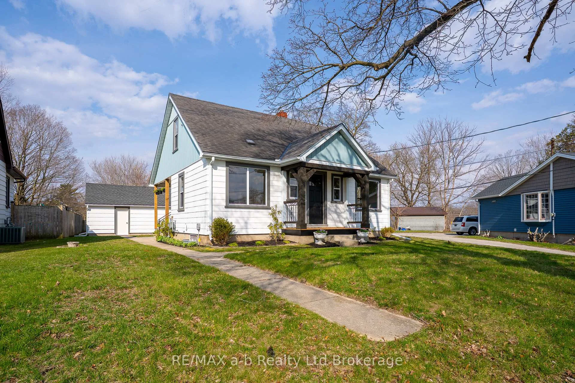 Photo 2 of 7 Ball Street, Tillsonburg — HOMEH