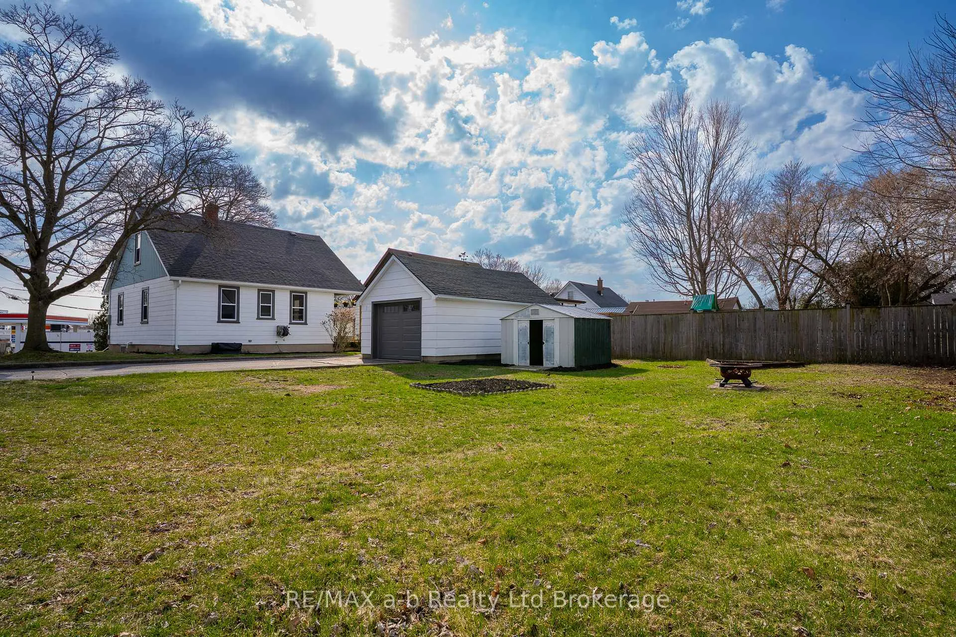 Photo 3 of 7 Ball Street, Tillsonburg — HOMEH