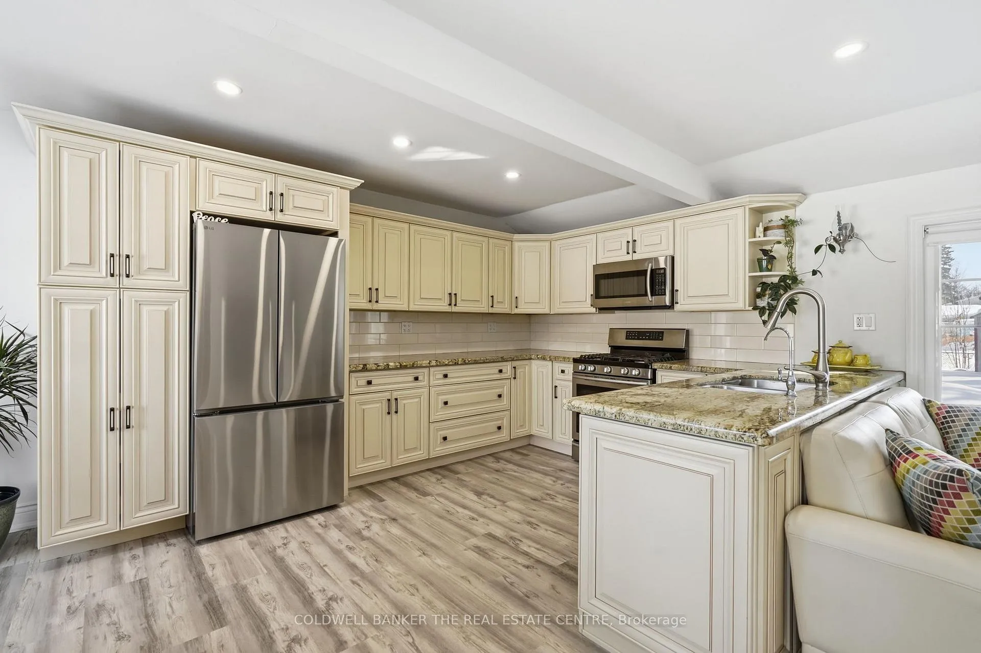 Photo 11 of 1127 Shore Acres Drive, Innisfil, Gilford — HOMEH