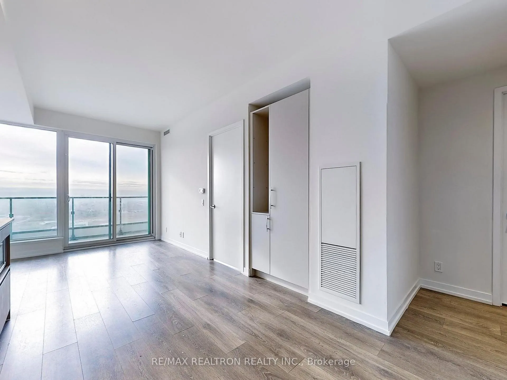 Photo 12 of Unit 5708, 5 Buttermill Avenue, Vaughan, Vaughan Corporate Centre — HOMEH