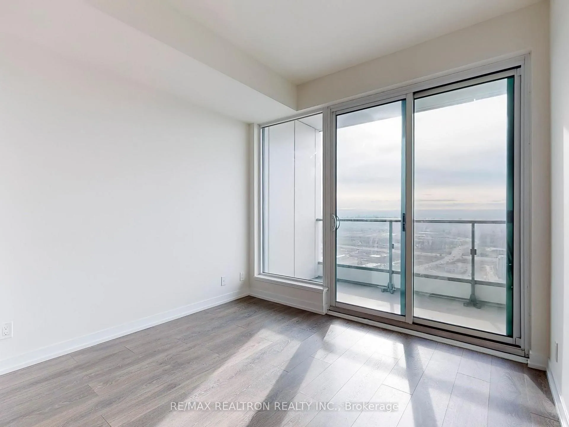 Photo 13 of Unit 5708, 5 Buttermill Avenue, Vaughan, Vaughan Corporate Centre — HOMEH