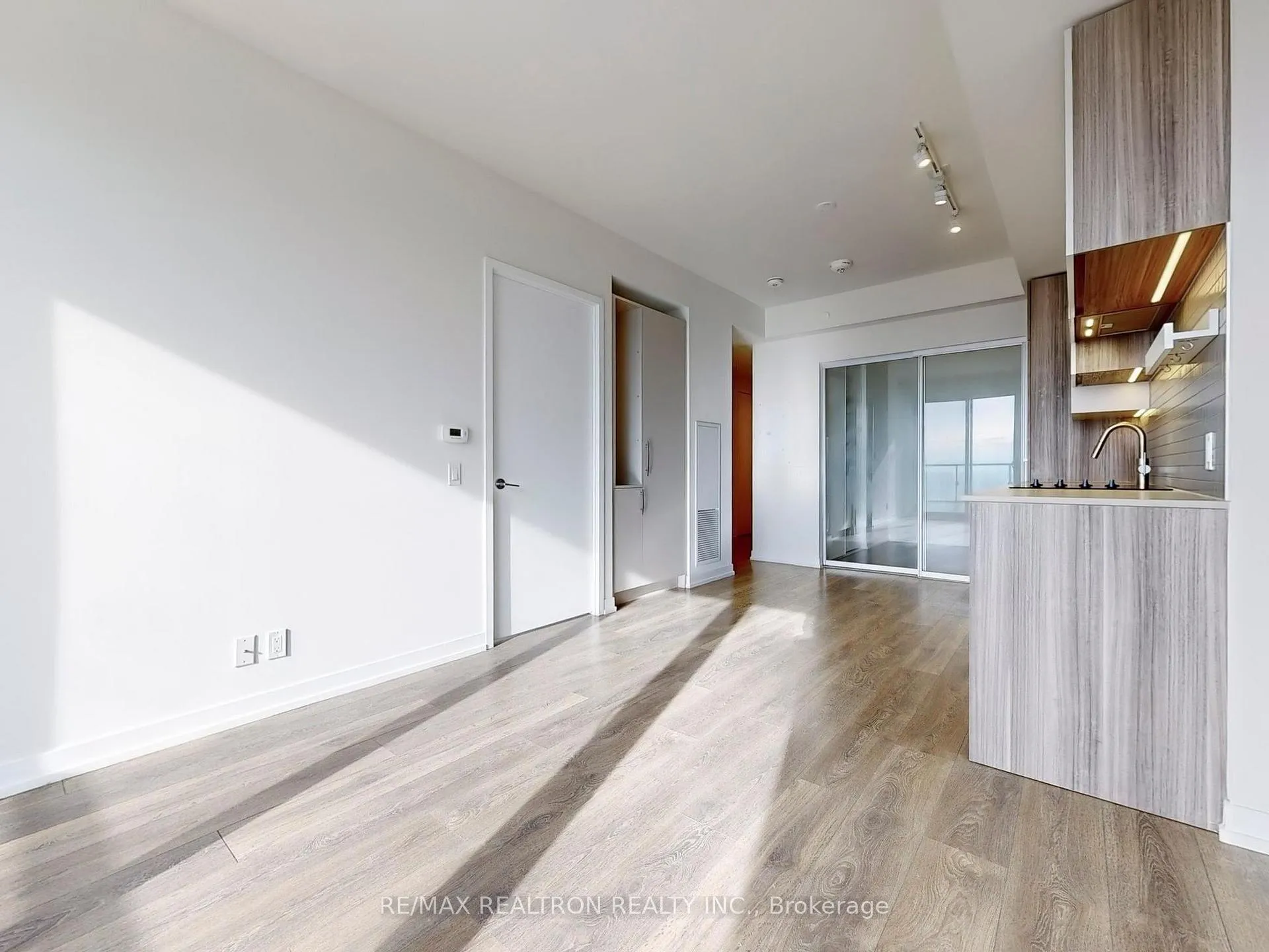 Photo 15 of Unit 5708, 5 Buttermill Avenue, Vaughan, Vaughan Corporate Centre — HOMEH
