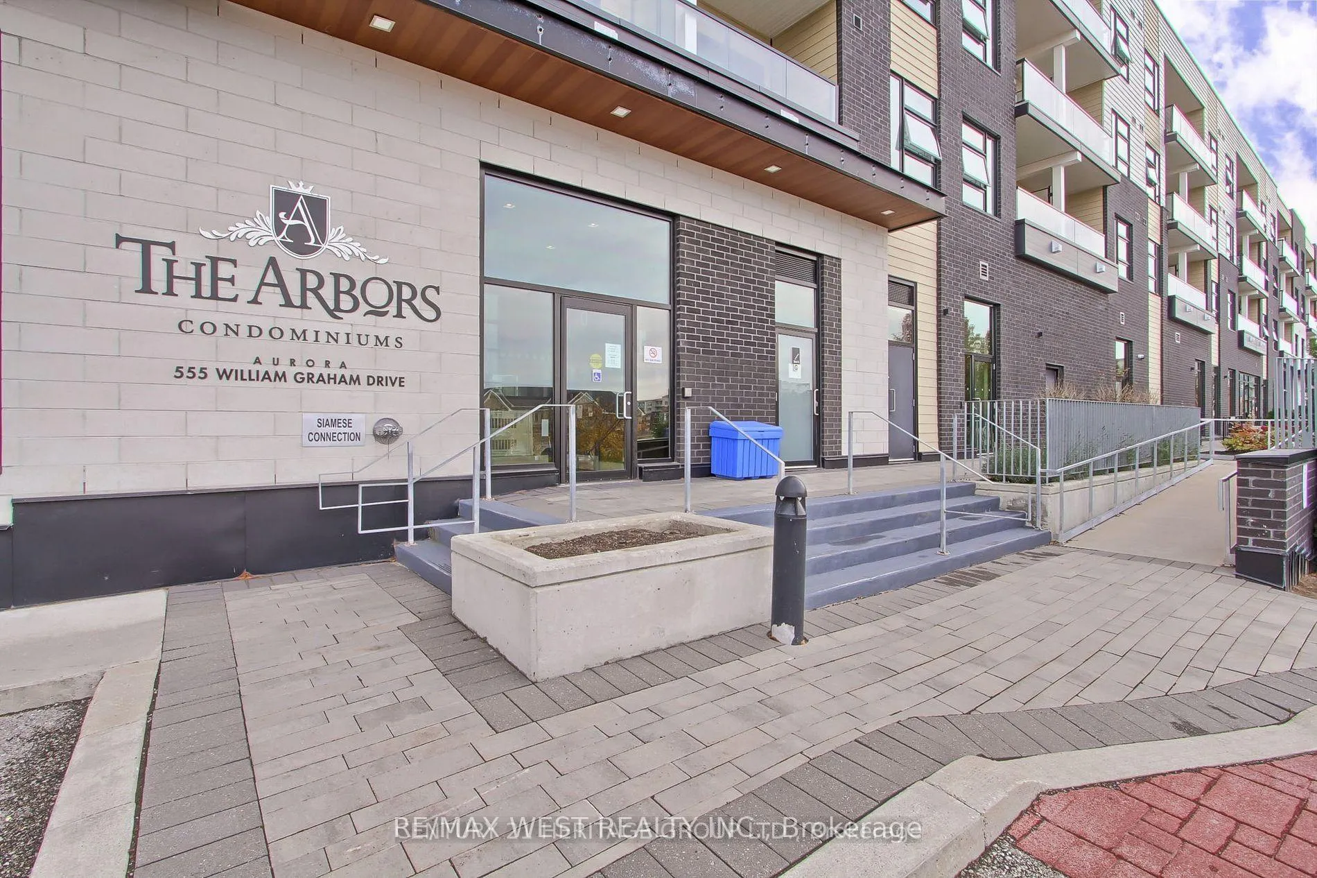 Photo 1 of Unit 342, 555 William Graham Dr, Aurora, Rural Aurora — HOMEH
