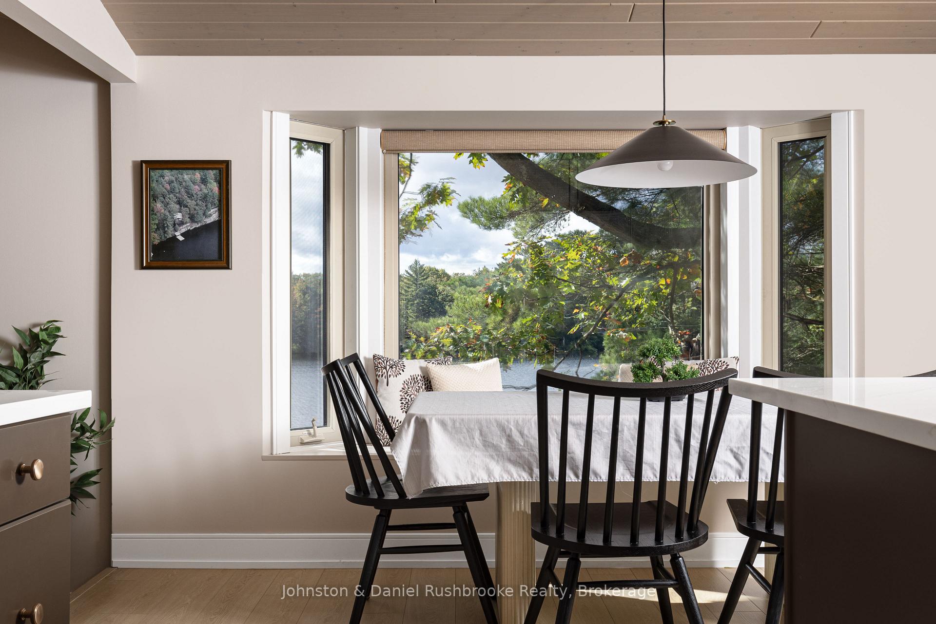 Photo 5 of 621 Peninsula Road, Gravenhurst, Wood (Gravenhurst) — HOMEH