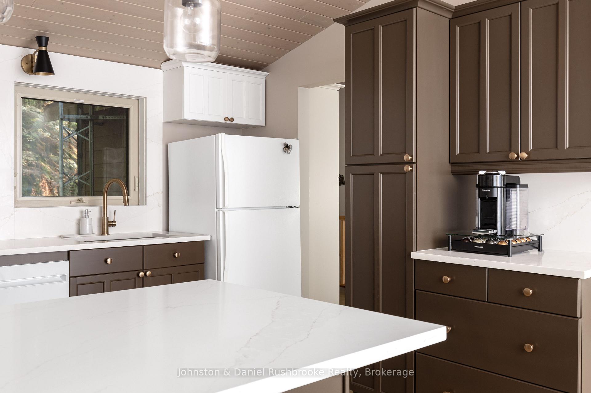 Photo 7 of 621 Peninsula Road, Gravenhurst, Wood (Gravenhurst) — HOMEH
