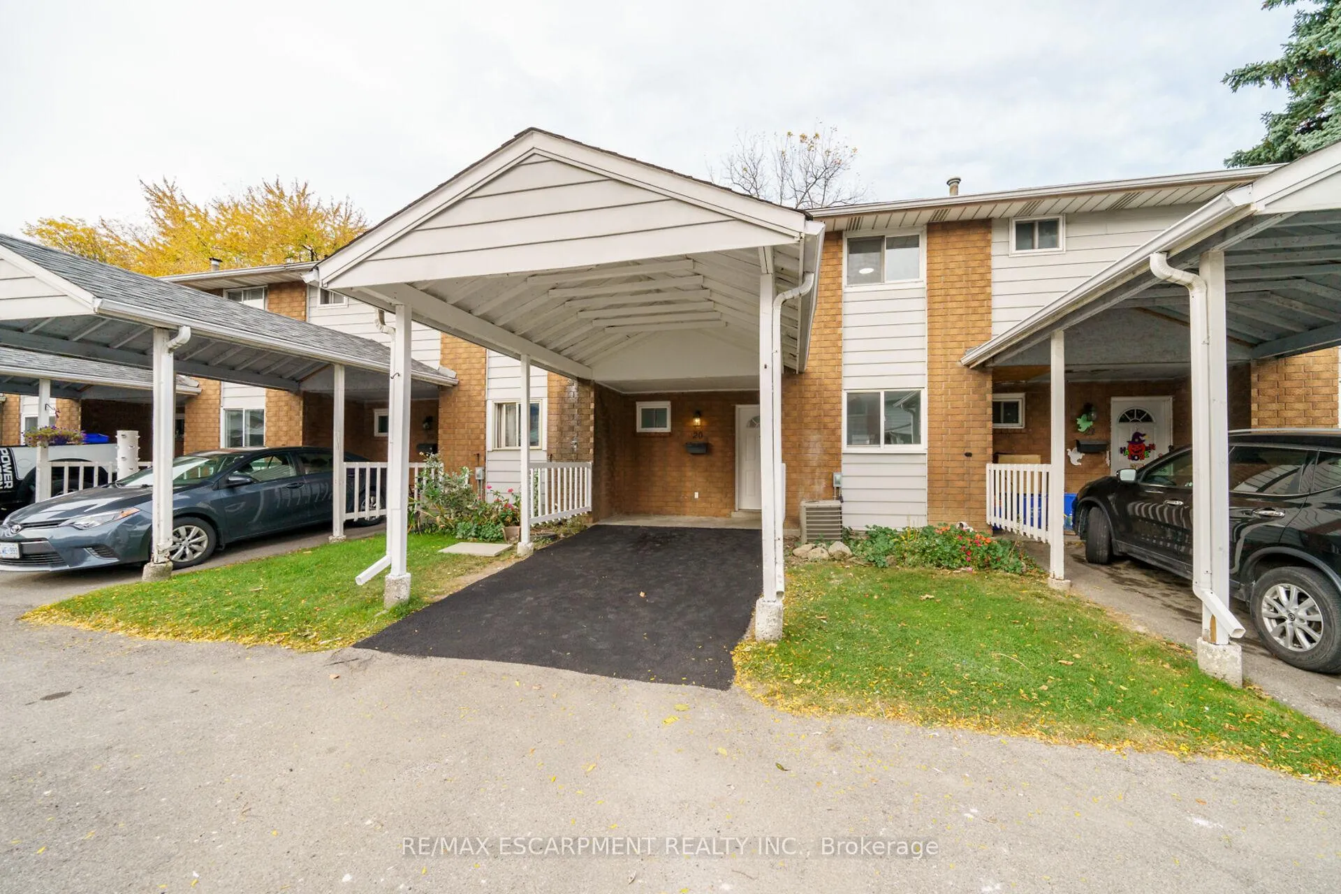 Photo 2 of Unit 20, 125 Limeridge Road W, Hamilton, Rolston — HOMEH