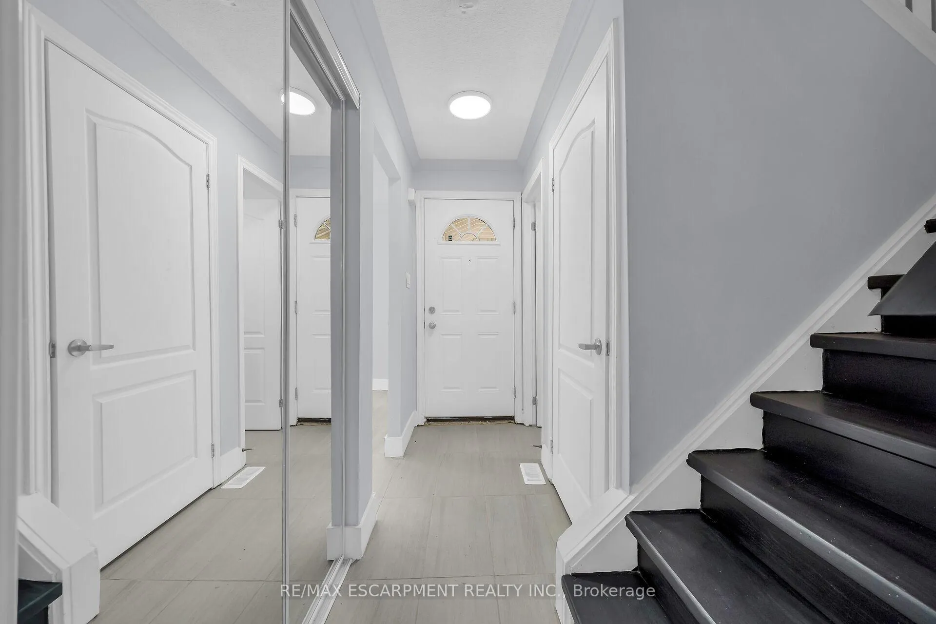 Photo 3 of Unit 20, 125 Limeridge Road W, Hamilton, Rolston — HOMEH