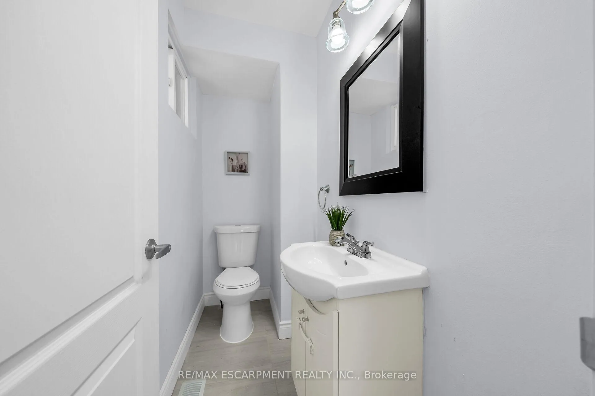 Photo 5 of Unit 20, 125 Limeridge Road W, Hamilton, Rolston — HOMEH