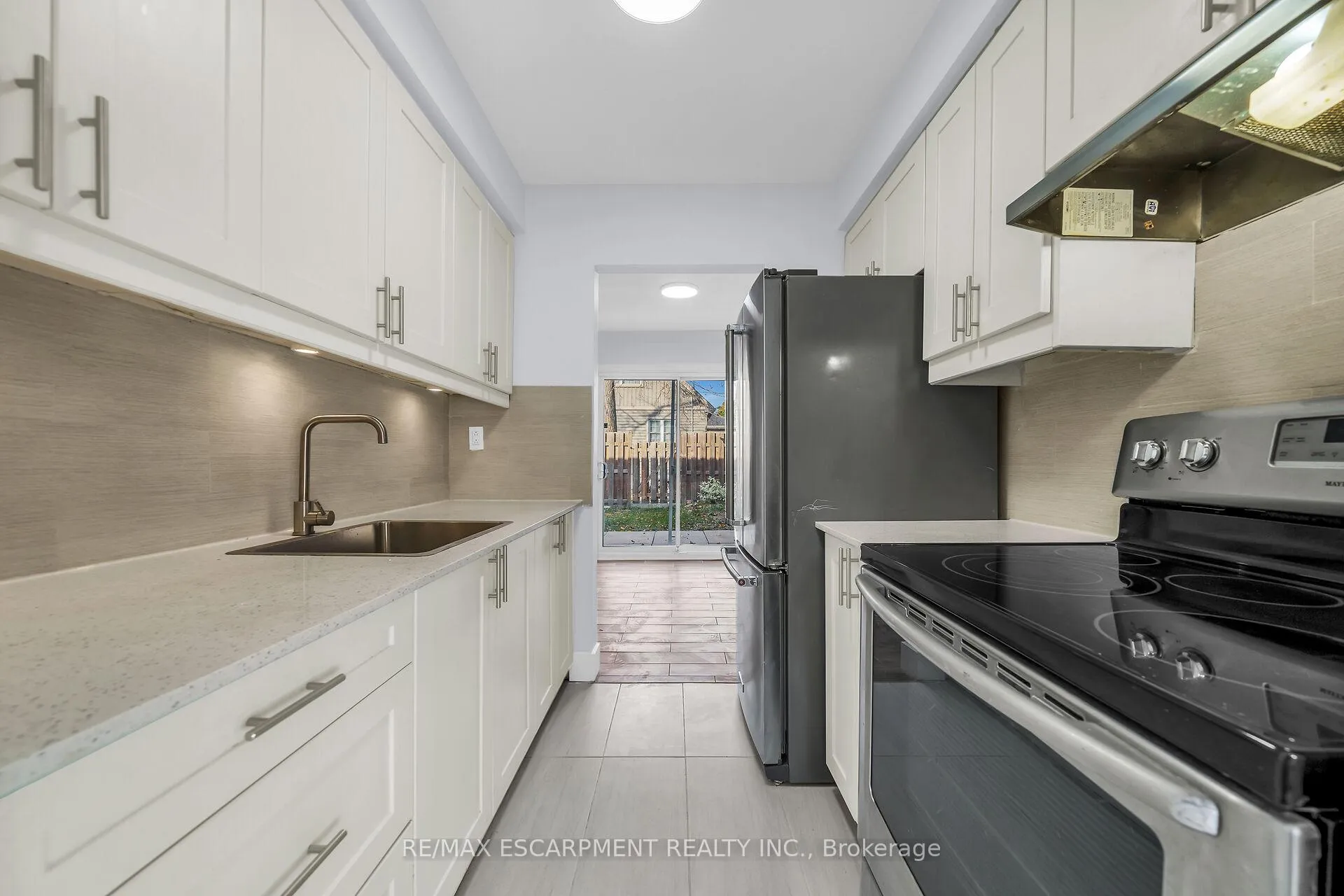 Photo 9 of Unit 20, 125 Limeridge Road W, Hamilton, Rolston — HOMEH