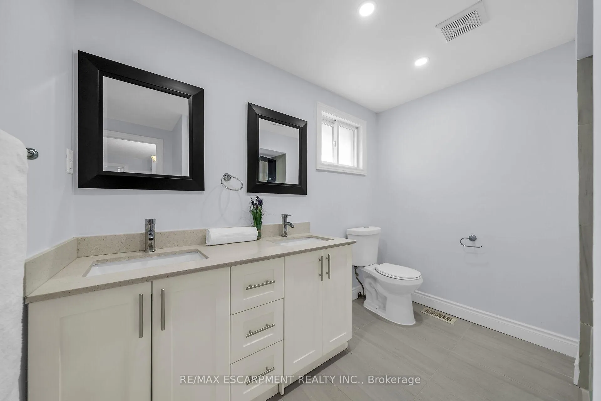 Photo 16 of Unit 20, 125 Limeridge Road W, Hamilton, Rolston — HOMEH