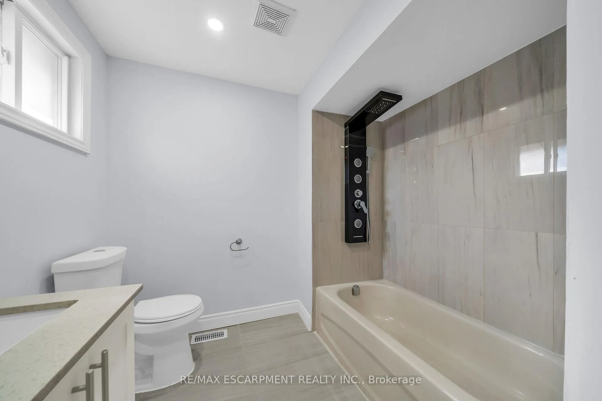 Photo 17 of Unit 20, 125 Limeridge Road W, Hamilton, Rolston — HOMEH