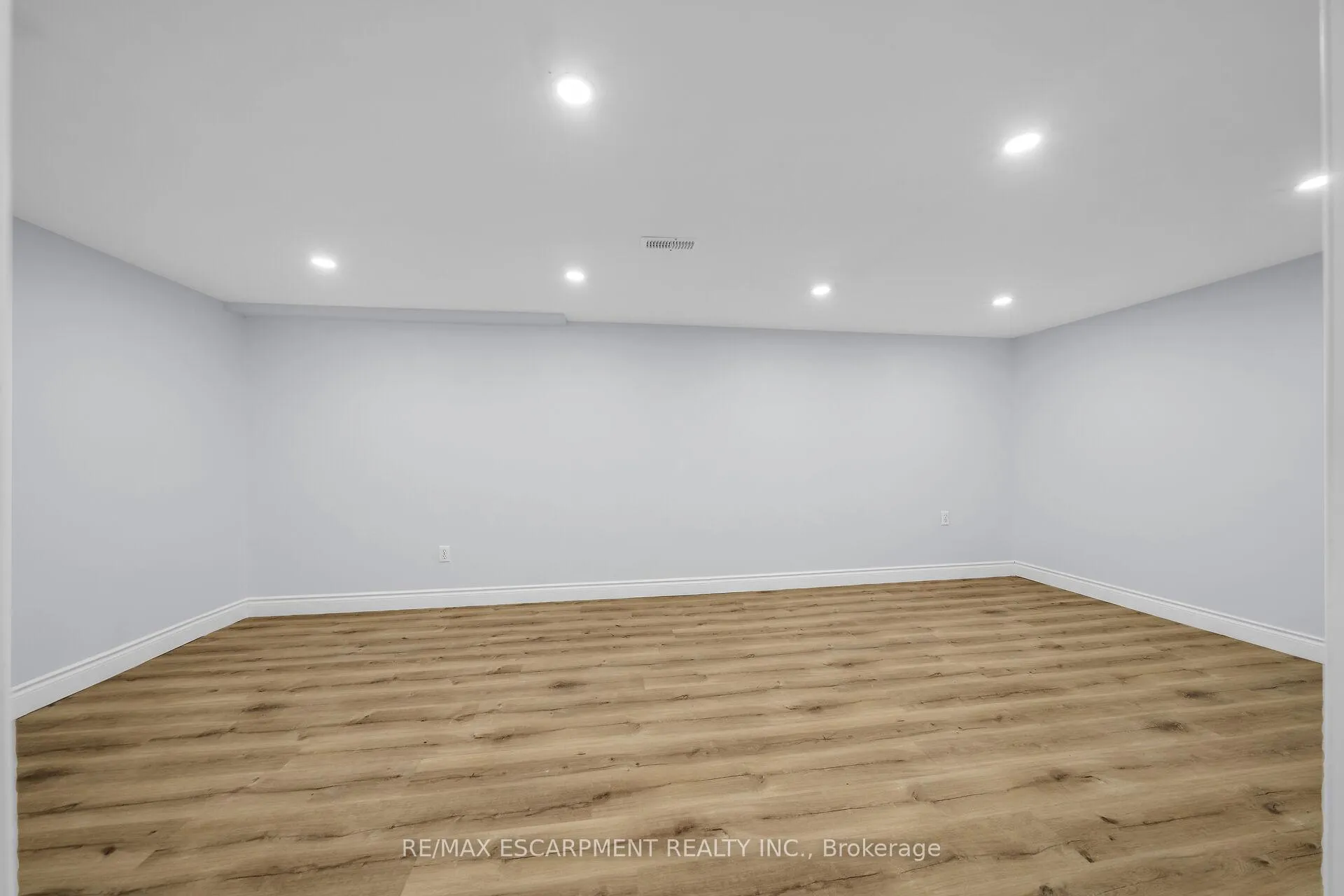 Photo 24 of Unit 20, 125 Limeridge Road W, Hamilton, Rolston — HOMEH