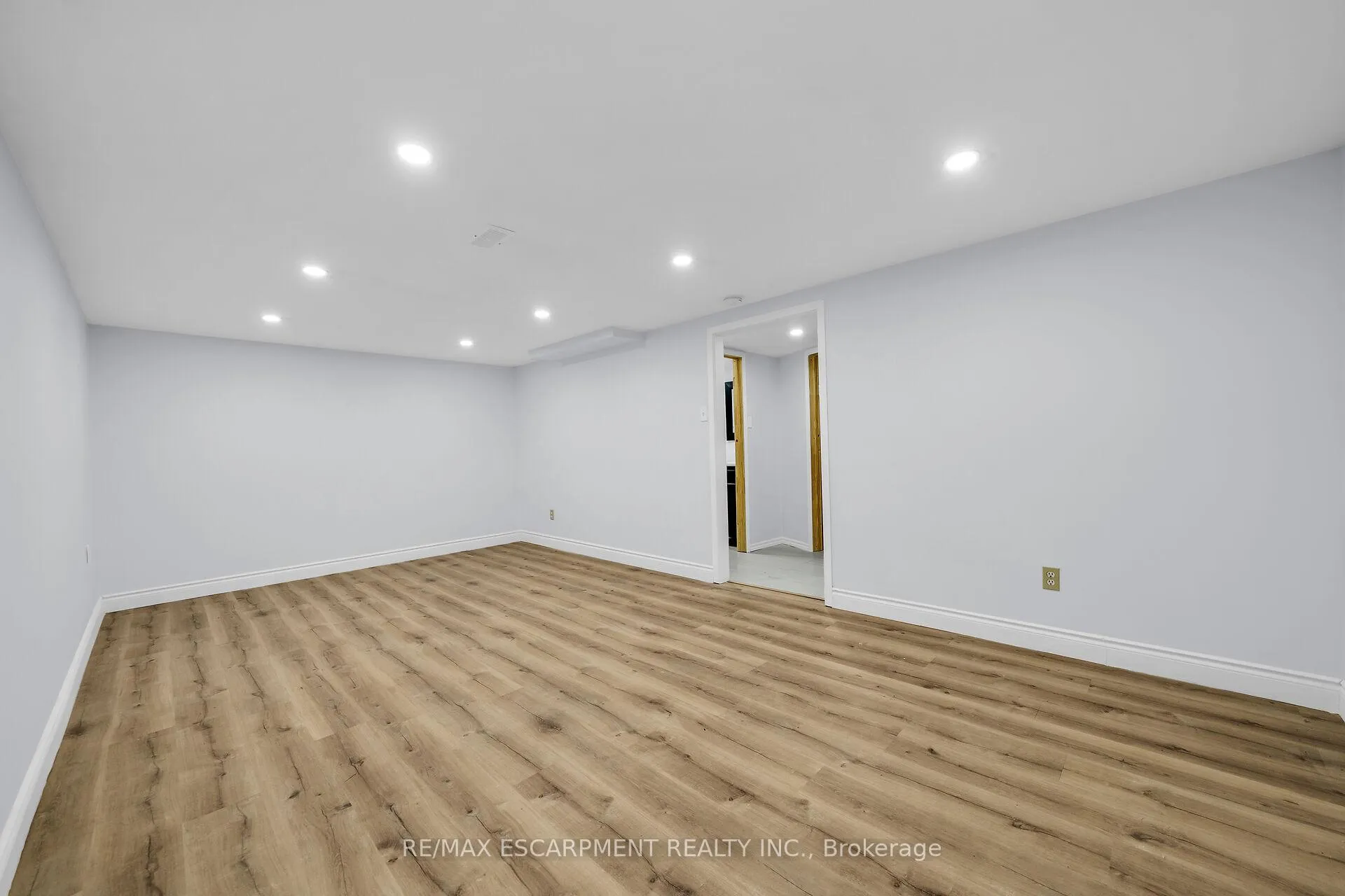 Photo 25 of Unit 20, 125 Limeridge Road W, Hamilton, Rolston — HOMEH