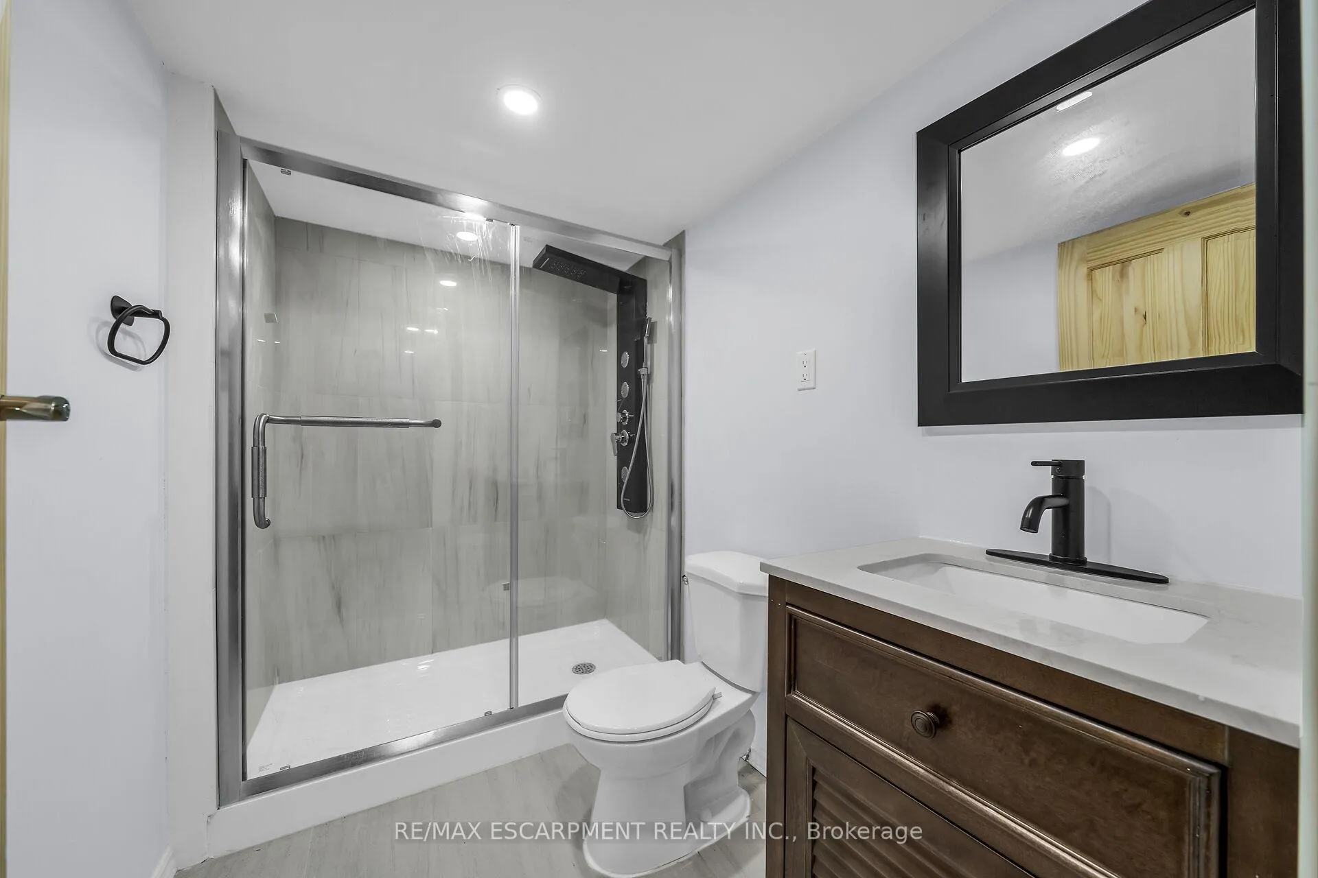 Photo 26 of Unit 20, 125 Limeridge Road W, Hamilton, Rolston — HOMEH