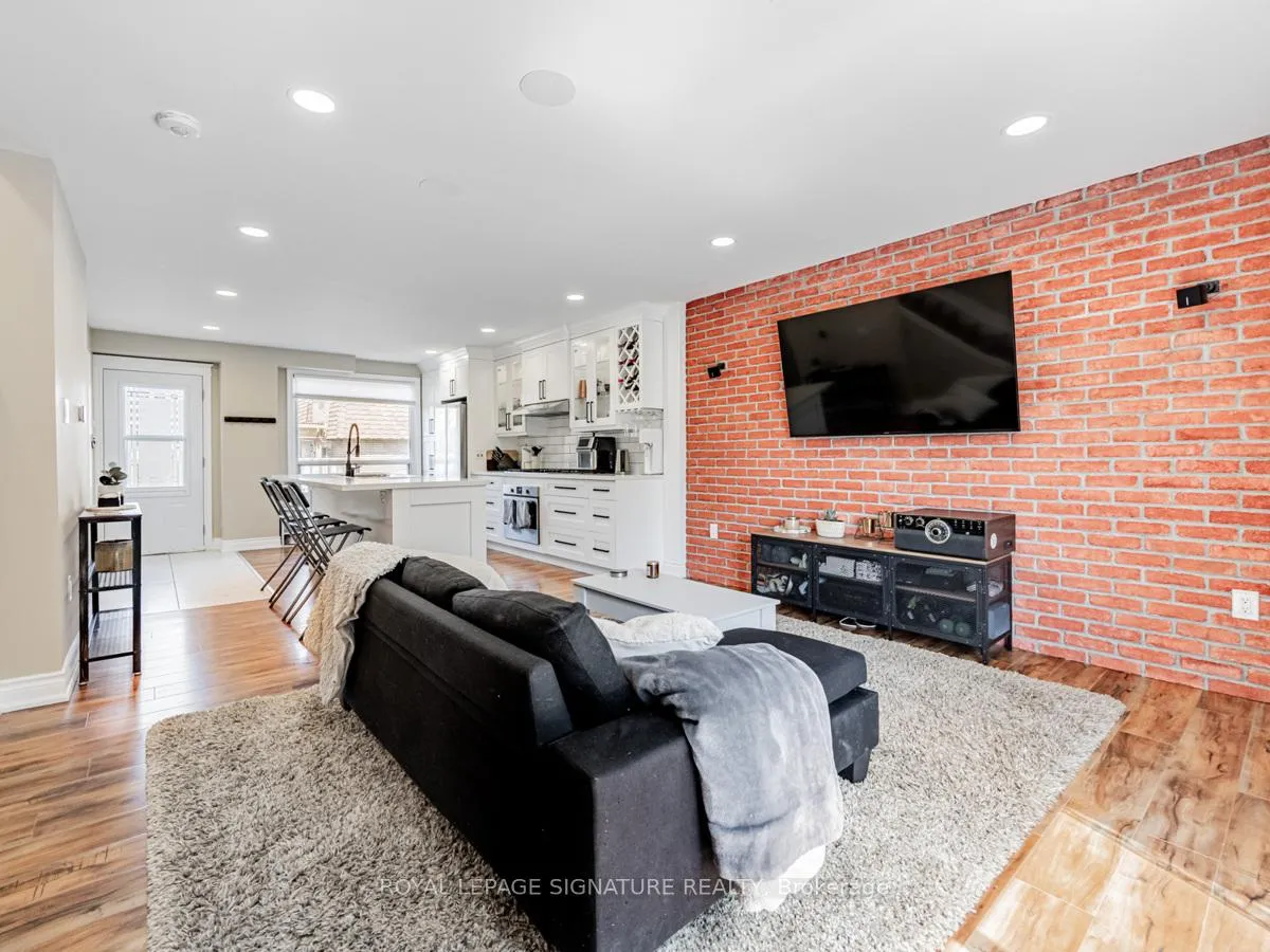 Front of Unit 9, 293 Limeridge Road W