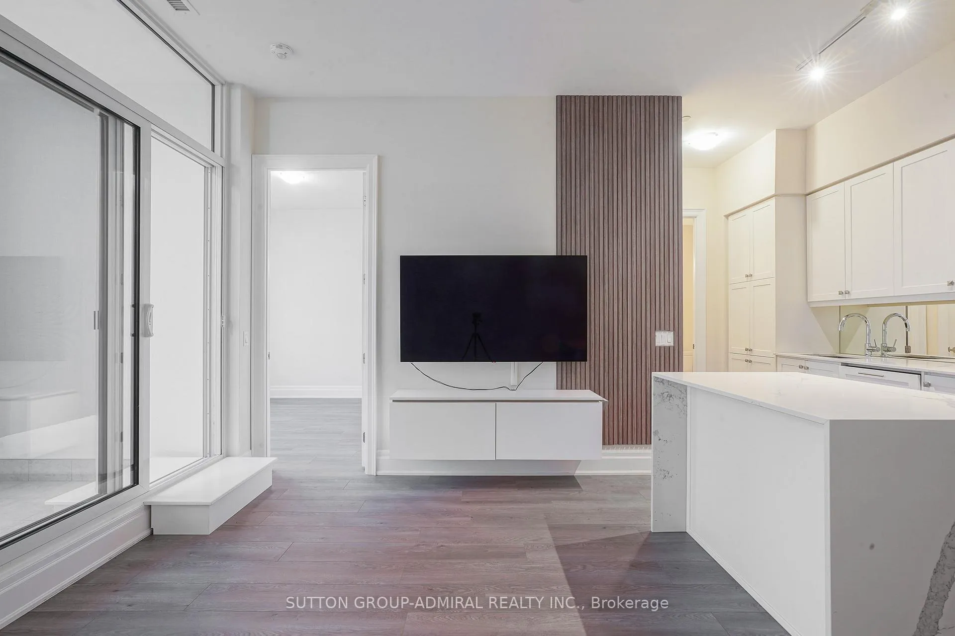 Photo 7 of Unit PH06, 9075 Jane Street, Vaughan, Concord — HOMEH