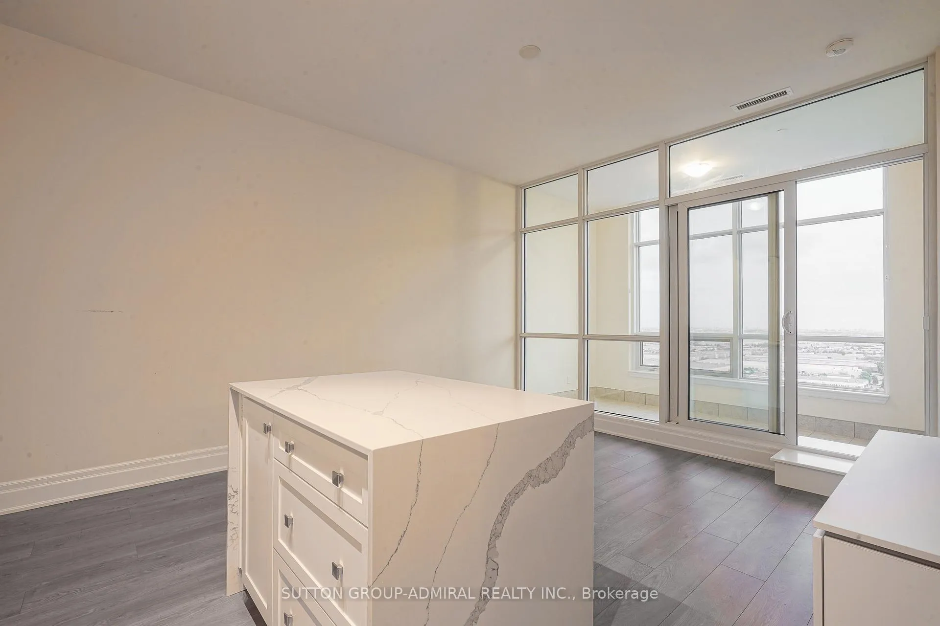 Photo 8 of Unit PH06, 9075 Jane Street, Vaughan, Concord — HOMEH