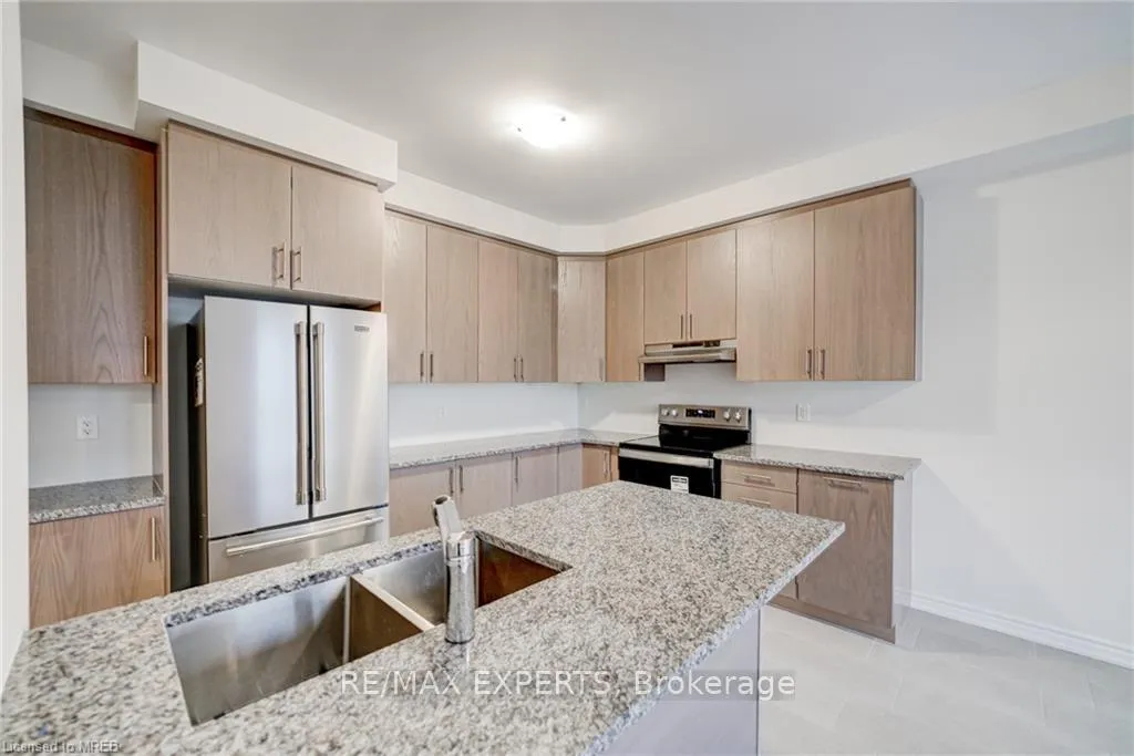Photo 4 of 185 South Ocean Drive, Oshawa, Windfields — HOMEH