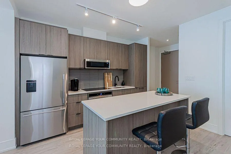 Photo 6 of Unit 903, 185 Dunlop Street E, Barrie, Lakeshore — HOMEH