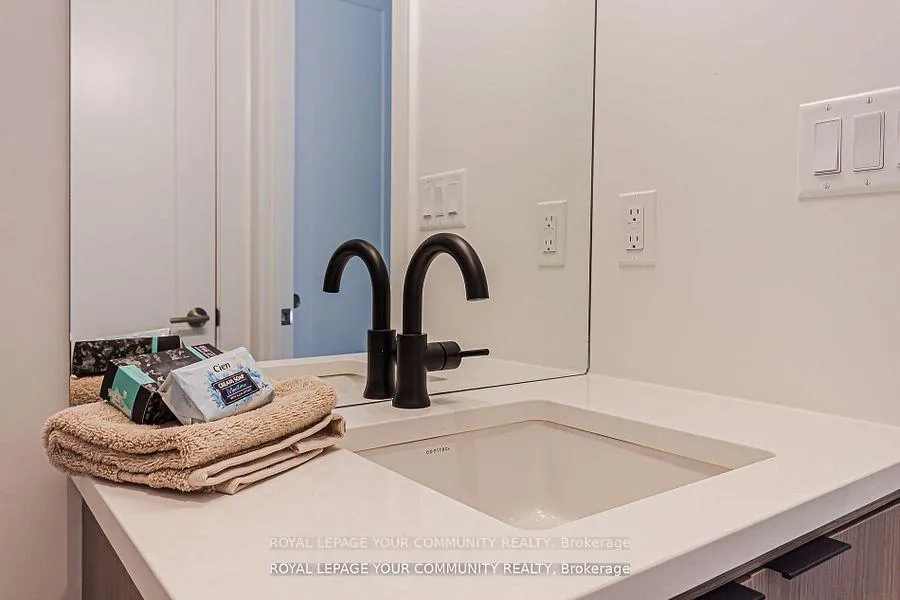 Photo 19 of Unit 903, 185 Dunlop Street E, Barrie, Lakeshore — HOMEH