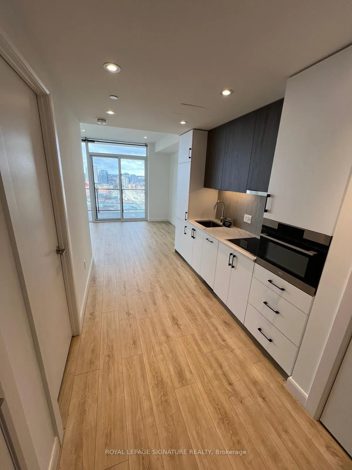 Photo 4 of Unit 1409, 741 King Street, Kitchener — HOMEH