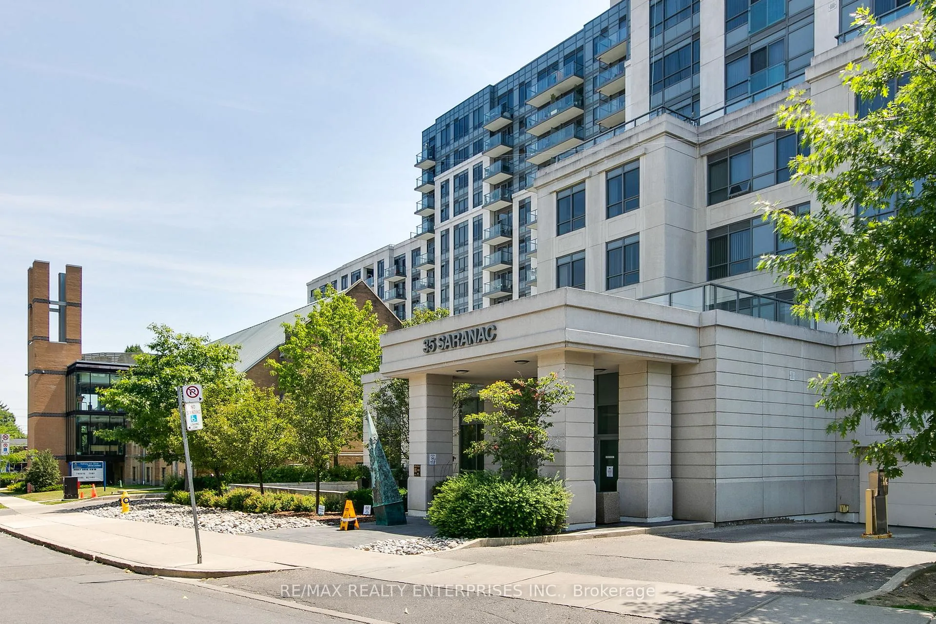 Photo 3 of Unit 411, 35 Saranac Boulevard, Toronto, Englemount-Lawrence — HOMEH