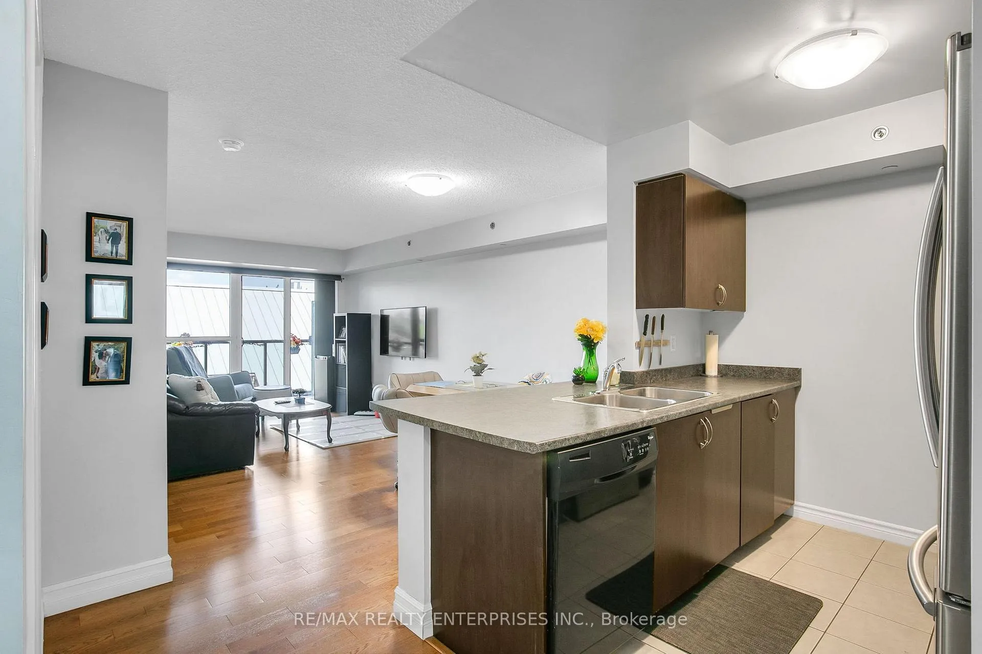 Photo 8 of Unit 411, 35 Saranac Boulevard, Toronto, Englemount-Lawrence — HOMEH