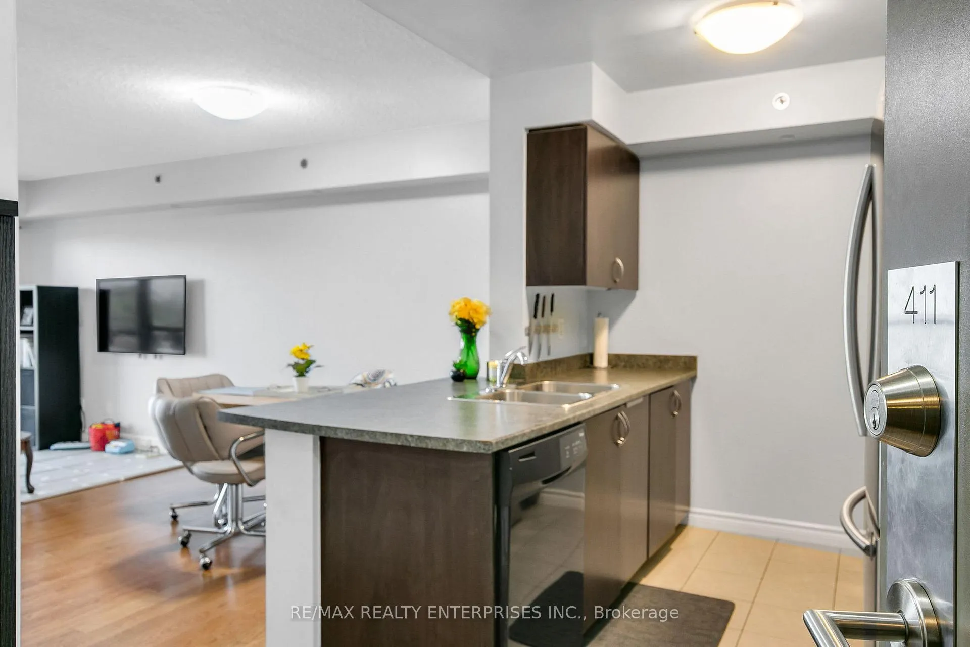 Photo 9 of Unit 411, 35 Saranac Boulevard, Toronto, Englemount-Lawrence — HOMEH