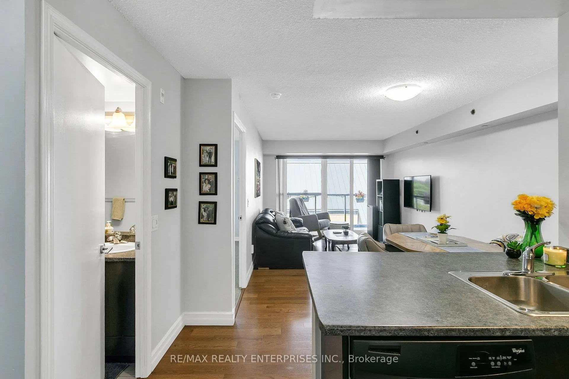 Photo 10 of Unit 411, 35 Saranac Boulevard, Toronto, Englemount-Lawrence — HOMEH